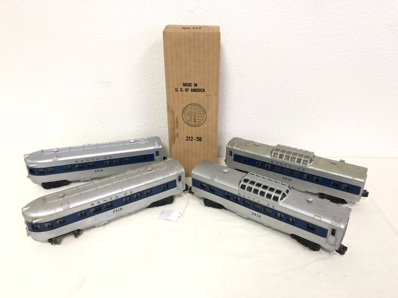4 Lionel Toy Train Items: 4 Lionel Toy Train Items - (2) Santa Fe #2412, (2) Santa Fe #2416