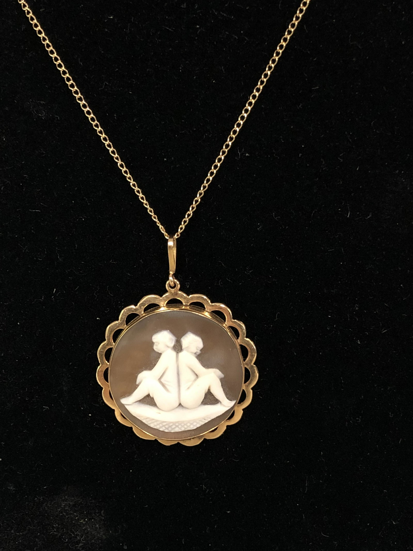 Edwardian 14K Gold Cameo Pendant - 14K Rose Gold, 18'': Edwardian 14K Gold Cameo Pendant - 14K Rose Gold, 18'' Chain, 1'' w/ Bail 1 3/8'', Total Wgt 3.65g