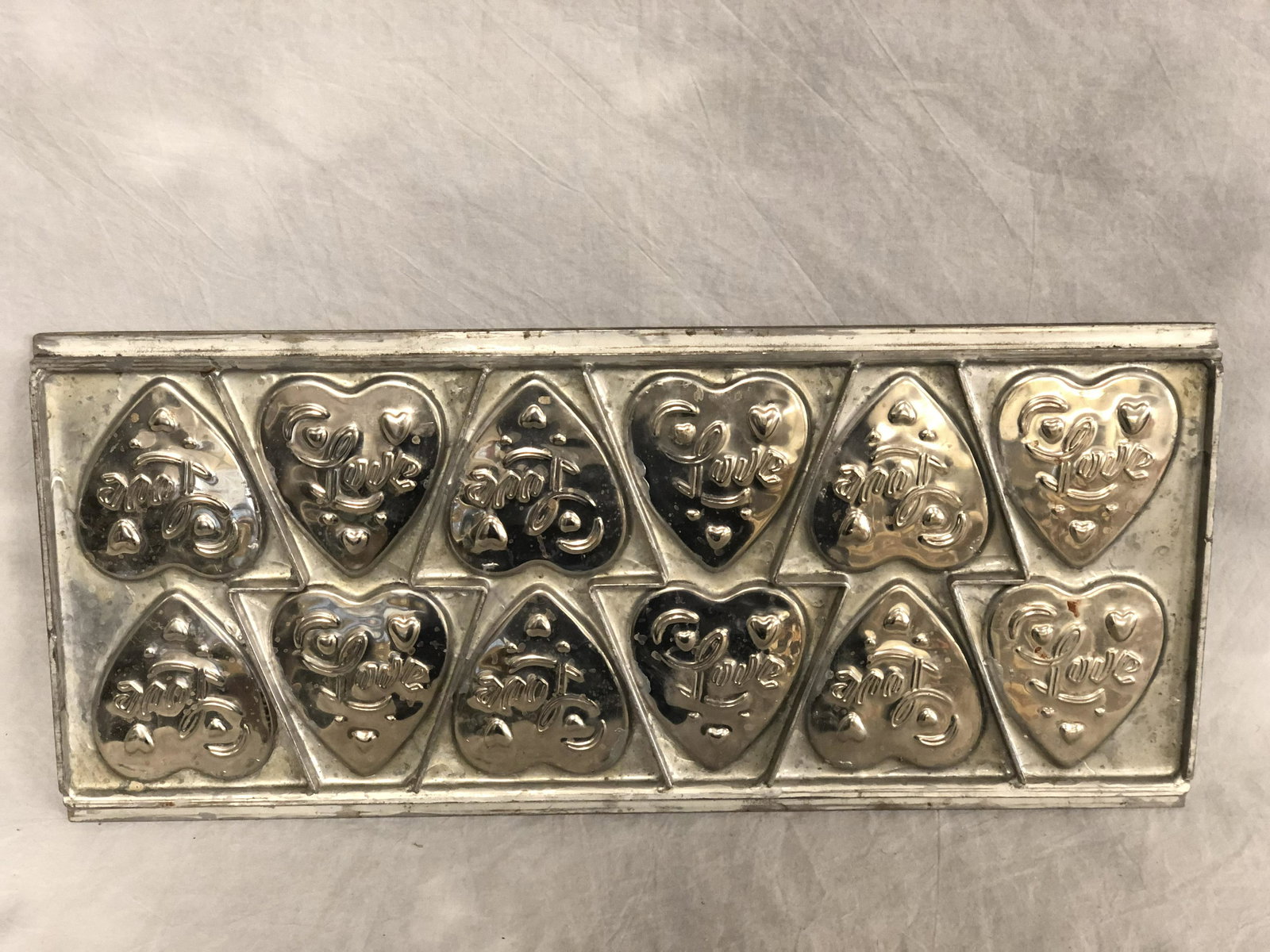 Vtg Metal Chocolate Mold 'Flat Heart Love' (1 of 3)