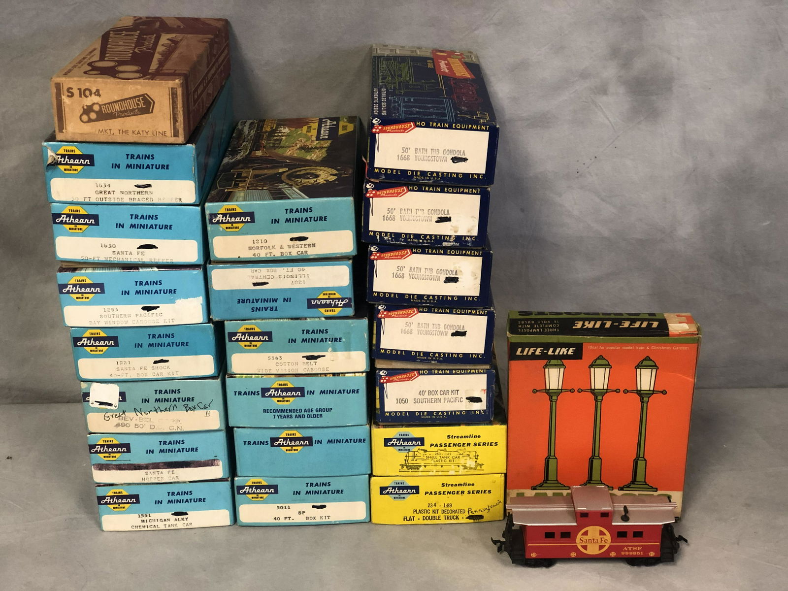 20+ Athearn & Roadhouse Trains in Boxes (1 of 10)
