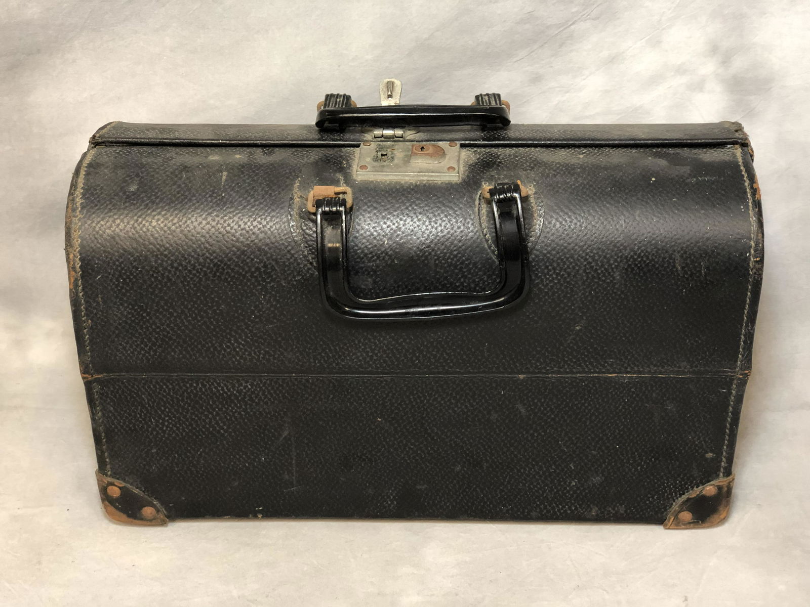 Vtg 'UpJohn' Leather Doctors Bag - Medicine & Tool (1 of 6)