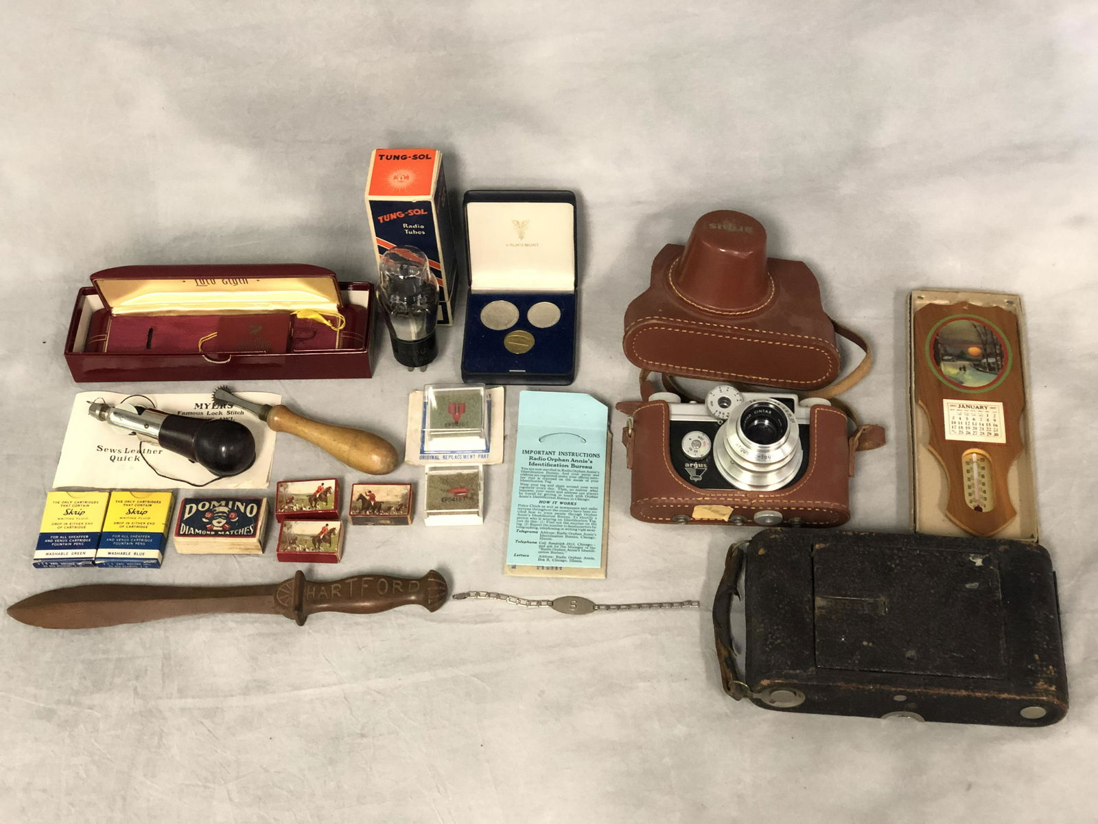 Asst Vtg Cameras, Radio Tubes, Bakelite, More (1 of 7)