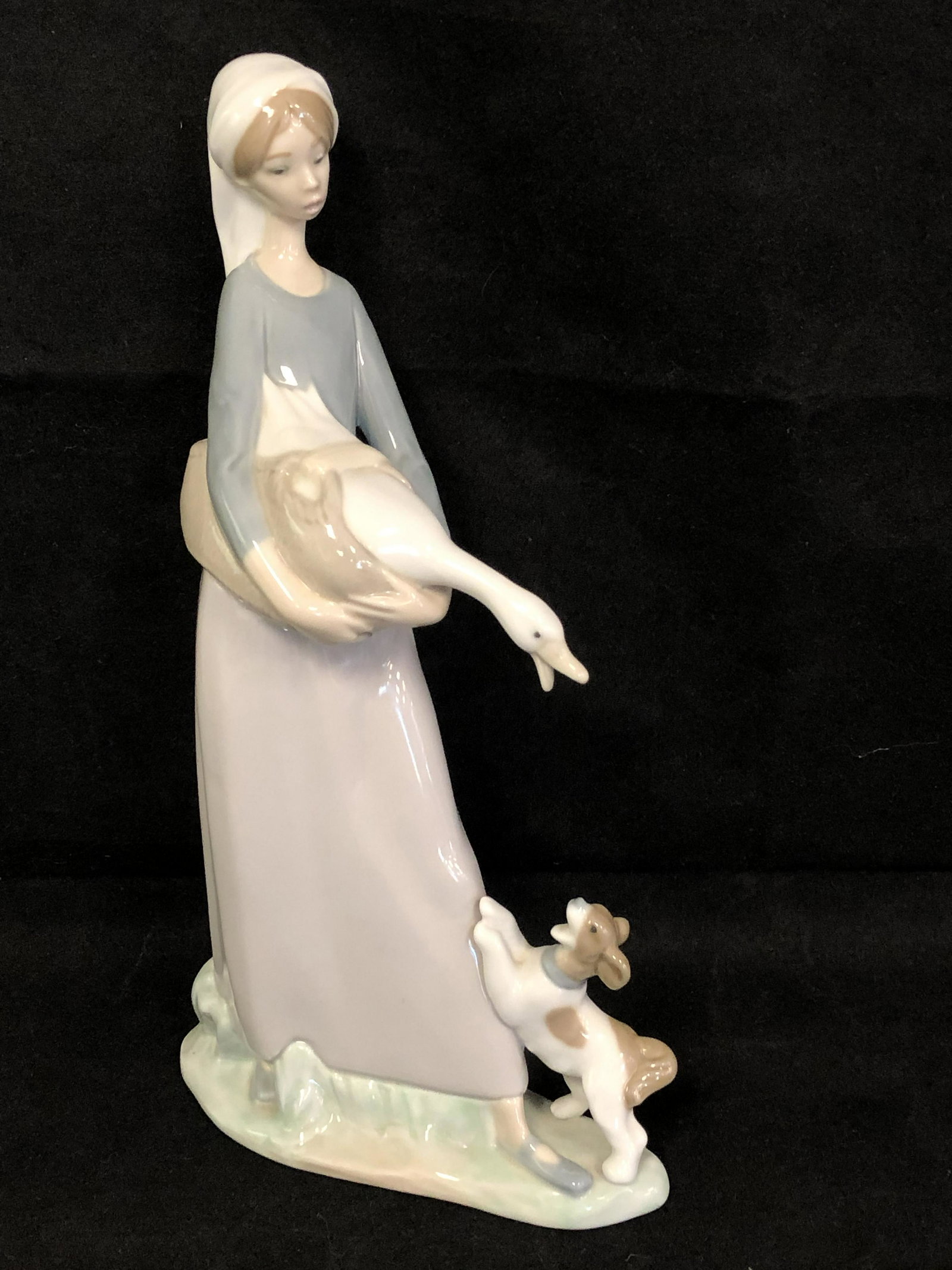 Lladro Goose Lady w/ Dog Figure,#4866 - Retired Figure,: Lladro Goose Lady w/ Dog Figure,#4866 - Retired Figure, Glaze Finish, 10.25'' Tall