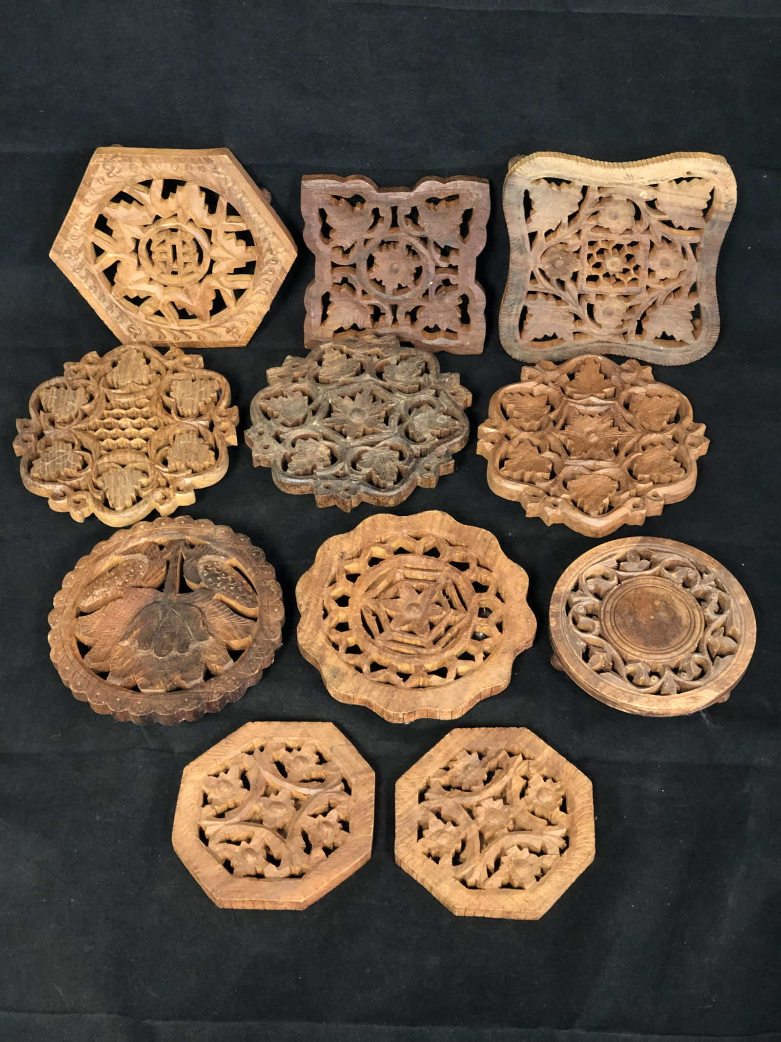 (12)HandCarved Wood, Trivets & Decor - Various Shapes &: (12)HandCarved Wood, Trivets & Decor - Various Shapes & Sizes, Mostly from India