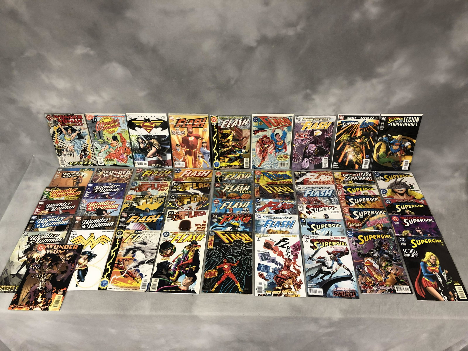 (110)Asst Modern ComicBooks - SuperBoy, Superman,: (110)Asst Modern ComicBooks - SuperBoy, Superman, WonderWoman, Flash & More (Most in Sleeves)