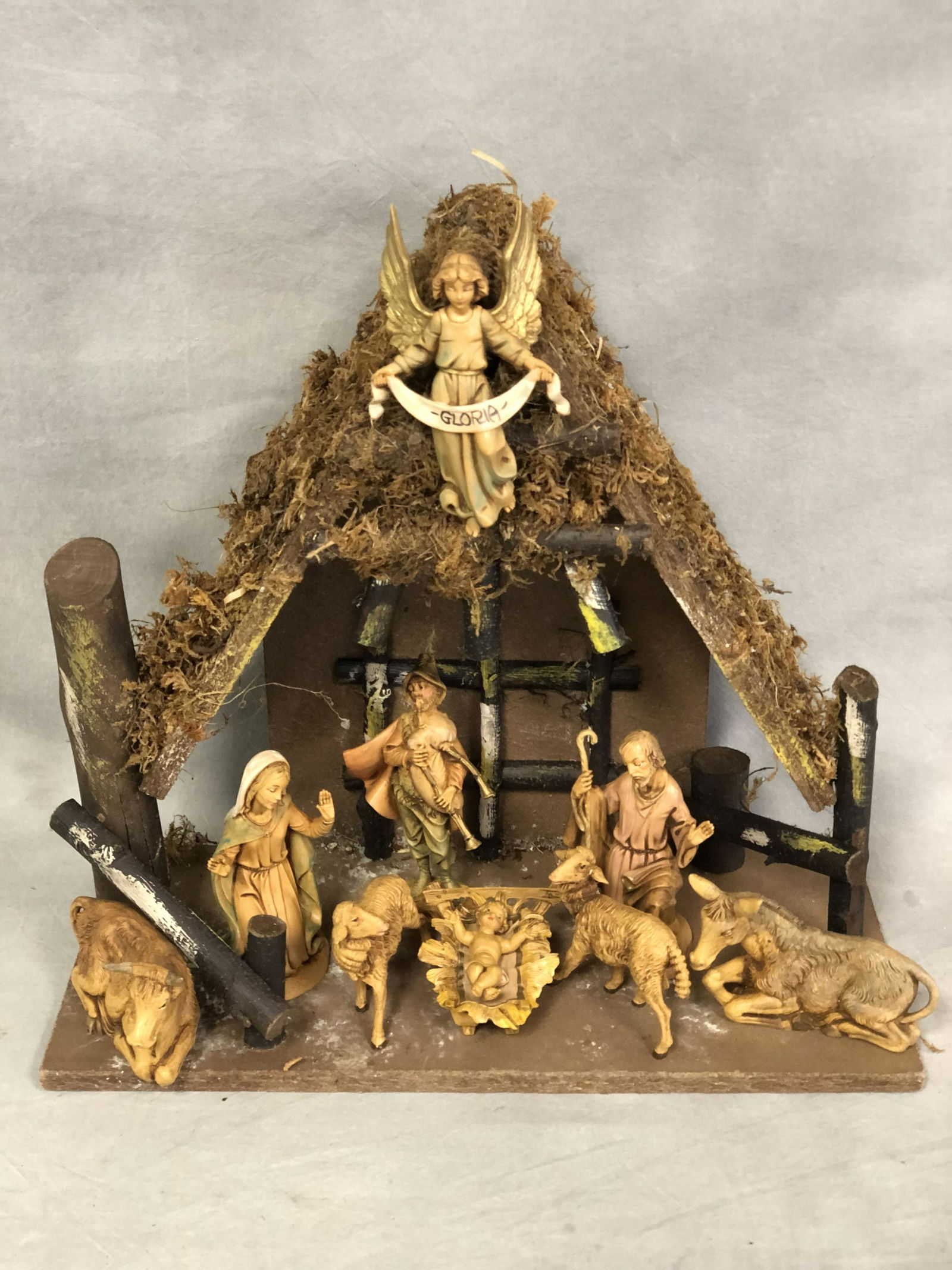(9)Depose Italian Nativity Items & Barn (1 of 5)