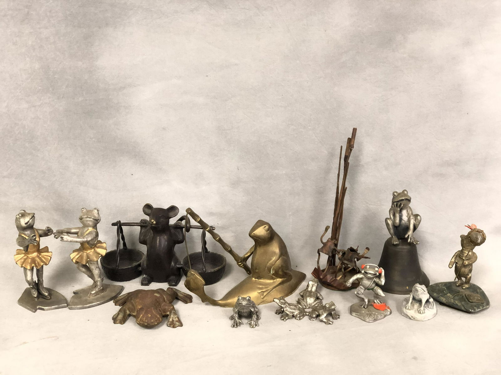Asst Metal / Pewter Frog Figures - Pr. SPI San (1 of 7)