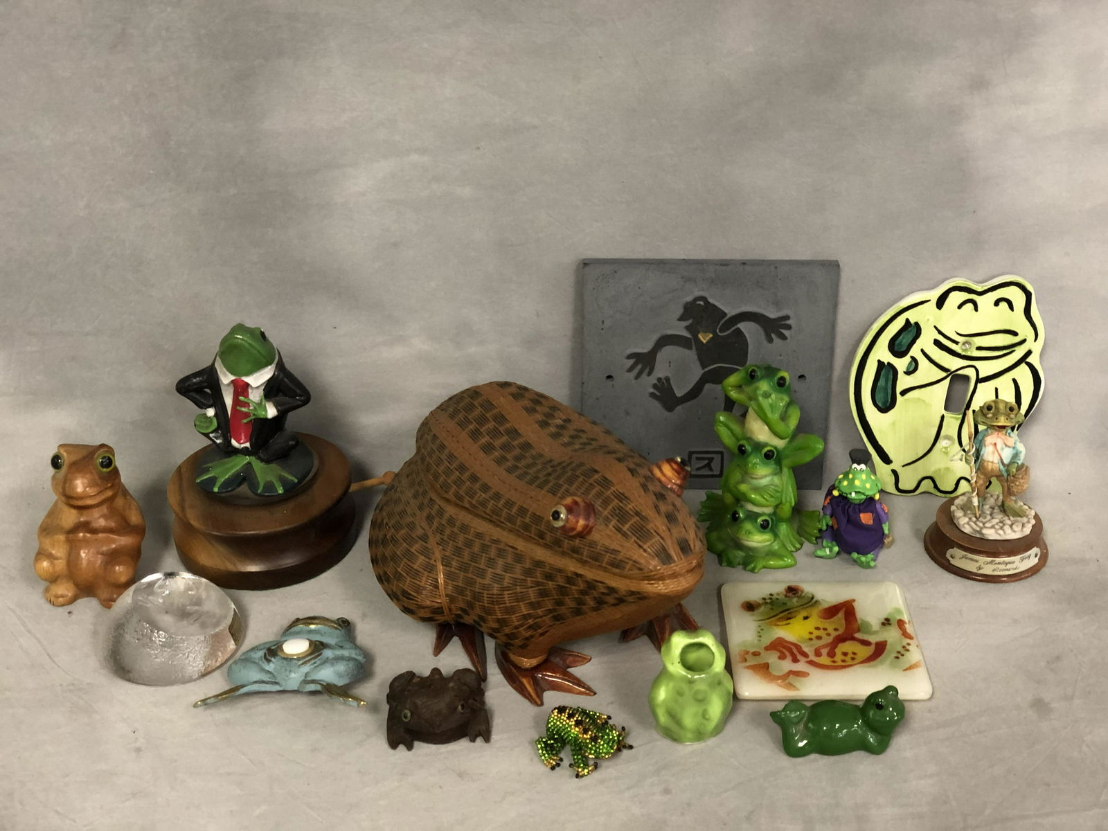 Lot of Asst Frog Themed Items - Oregon Myrtlewood Music (1 of 9)