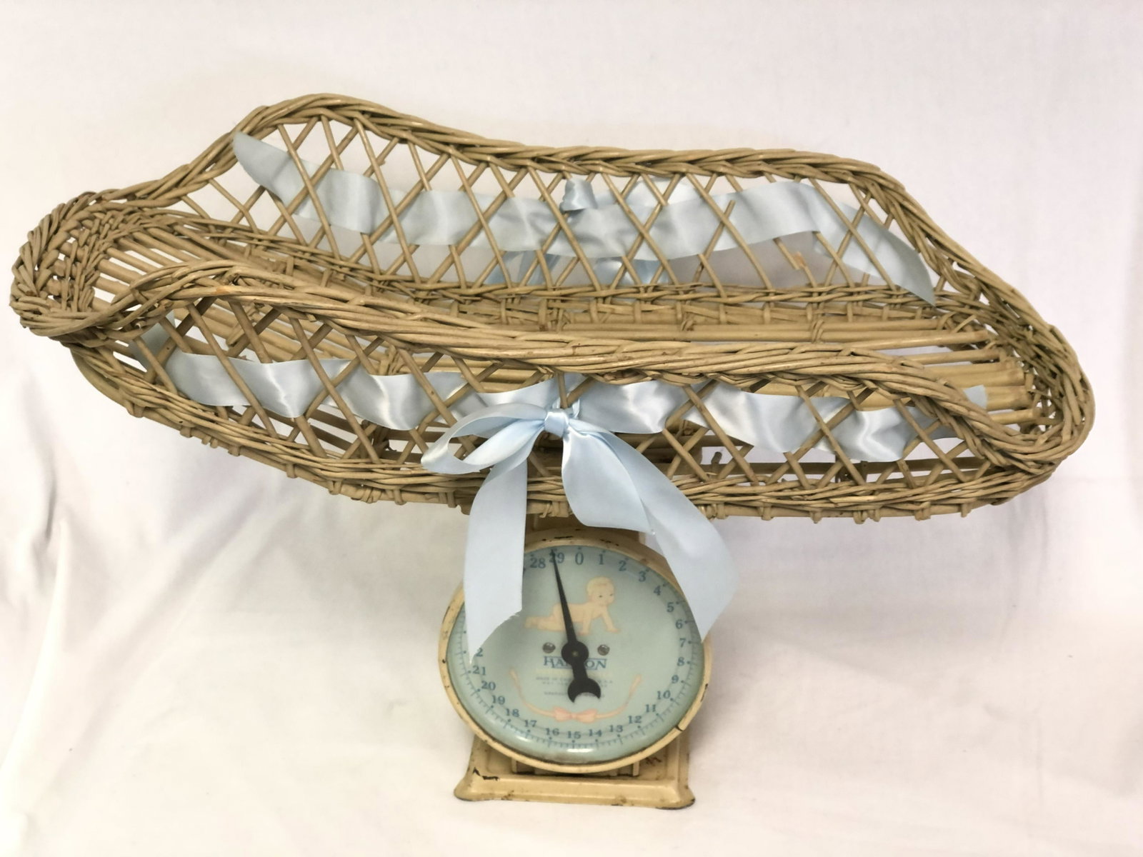 Vtg Hanson Baby Scale w/ Wicker Basket - Works: Vtg Hanson Baby Scale w/ Wicker Basket - Works