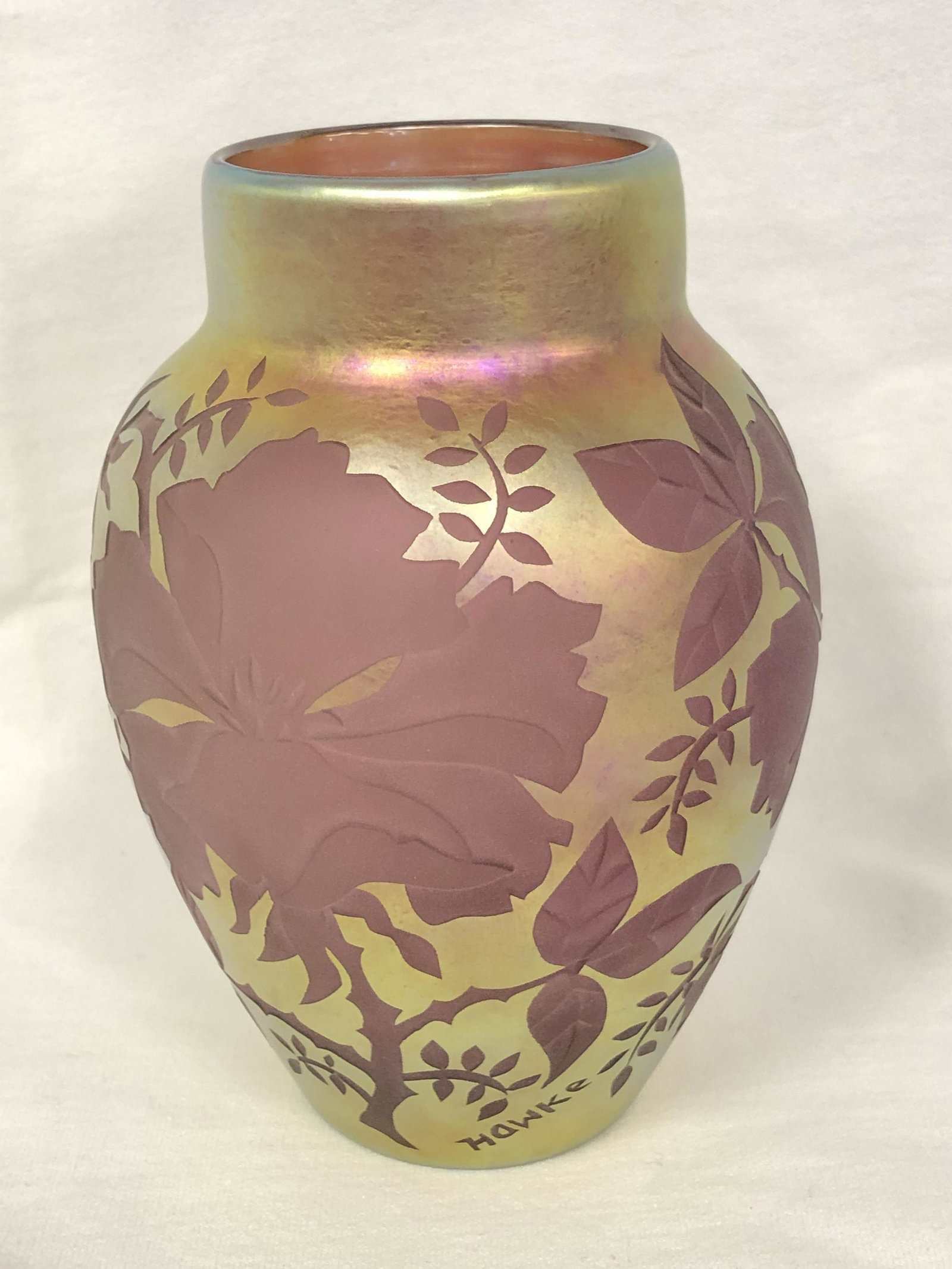 Lundberg Studios 'Hawke' Cameo Art Glass Vase -: Lundberg Studios 'Hawke' Cameo Art Glass Vase - Signed,Mary Alice Hawke, #LS010140, 6'' Tall