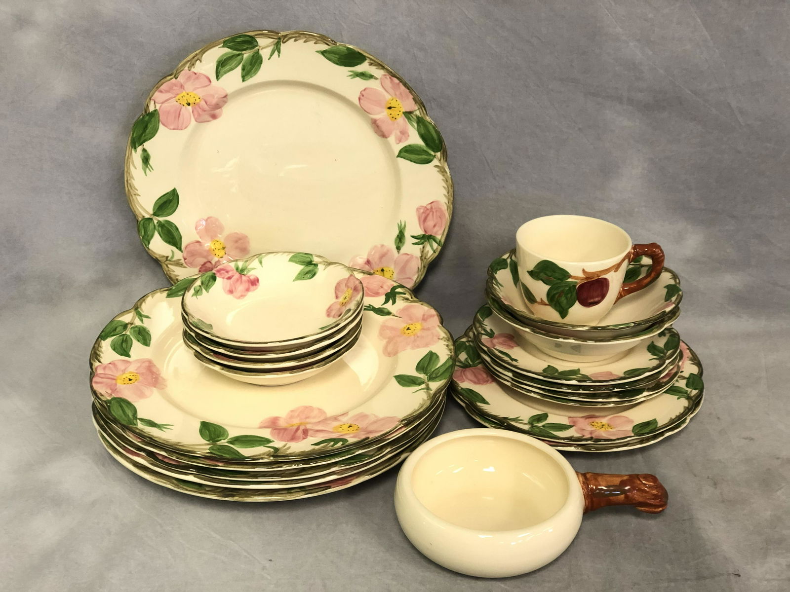 Atq/Vtg Franciscan Desert Rose China - (6)Dinner: Atq/Vtg Franciscan Desert Rose China - (6)Dinner Plates, (2)Salad, (4)Bread & (6)Bowls