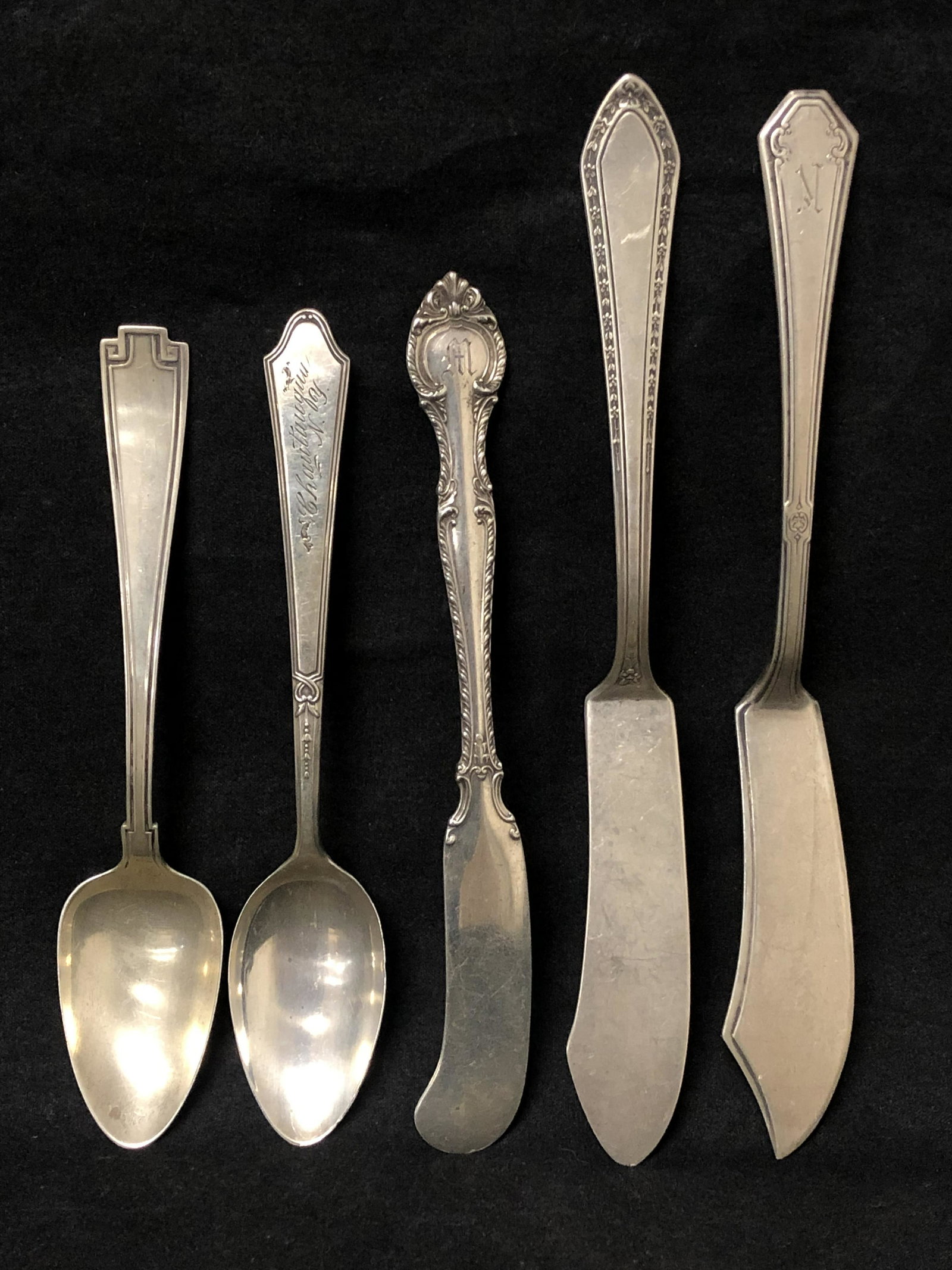 Antique / Vintage Sterling Silverware, 130g - (2)Gorham: Antique / Vintage Sterling Silverware, 130g - (2)Gorham Butter Knives, (1)Wallace , (1)Gorham Teaspoons & (1)Lunt