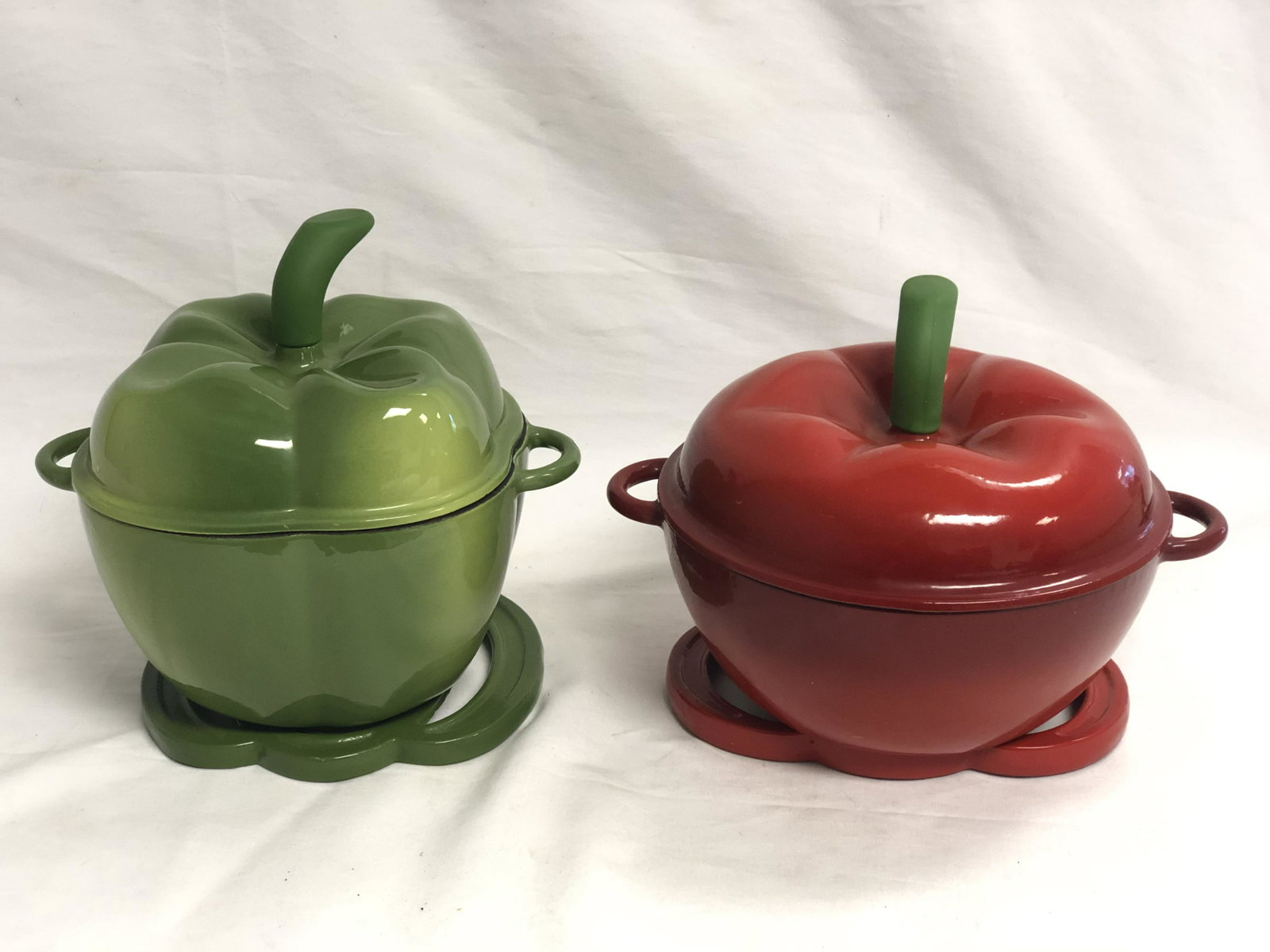 (2)Cast Iron Enamel Dutch Ovens, Pepper / Tomato -: (2)Cast Iron Enamel Dutch Ovens, Pepper / Tomato - Green Pepper 7'' x 4'' w/ Trivet & Tomato w/ Trivet 8'' x 4''