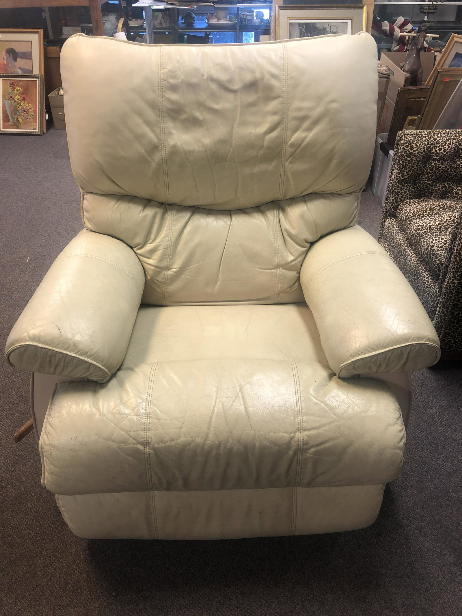La-Z-Boy Leather Swivel Reclining Chair - Pick up or: La-Z-Boy Leather Swivel Reclining Chair - Pick up or Arrange Own Shipping -