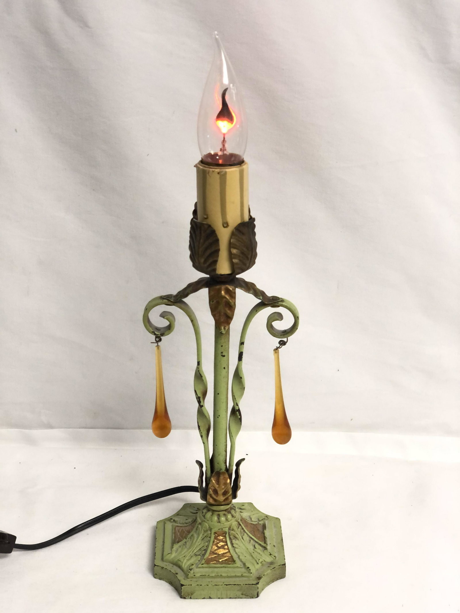 12'' Antique Leaf Desk Lamp: 12'' Antique Leaf Desk Lamp
