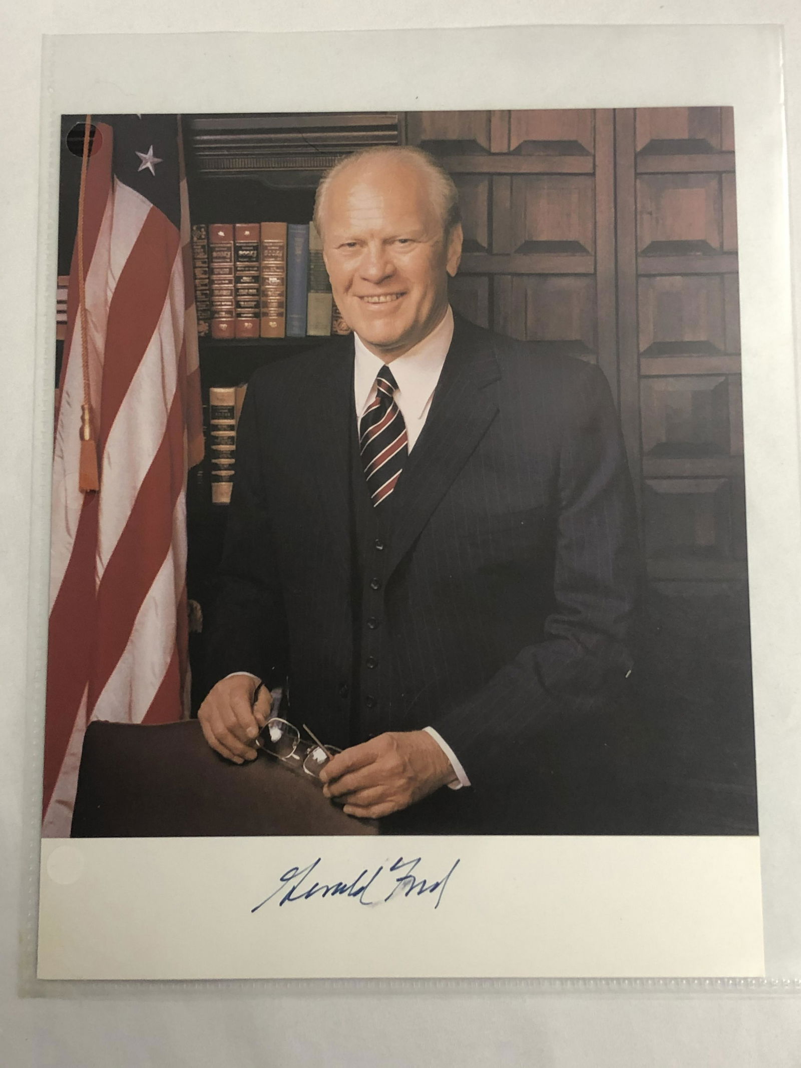 Autographed Gerald Ford 8'' x 10'' Photo (1 of 2)
