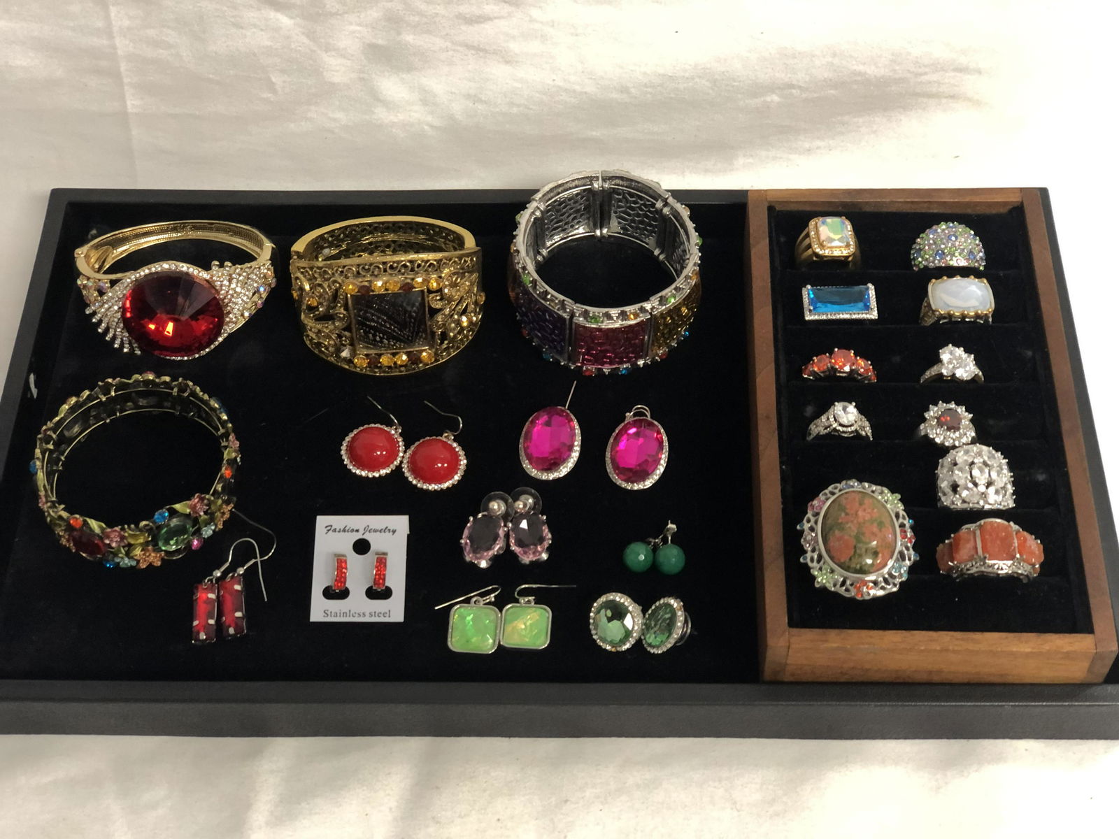 Costume Jewelry Rings, Earrings, Bracelets - Ring Sz 7 (1 of 6)