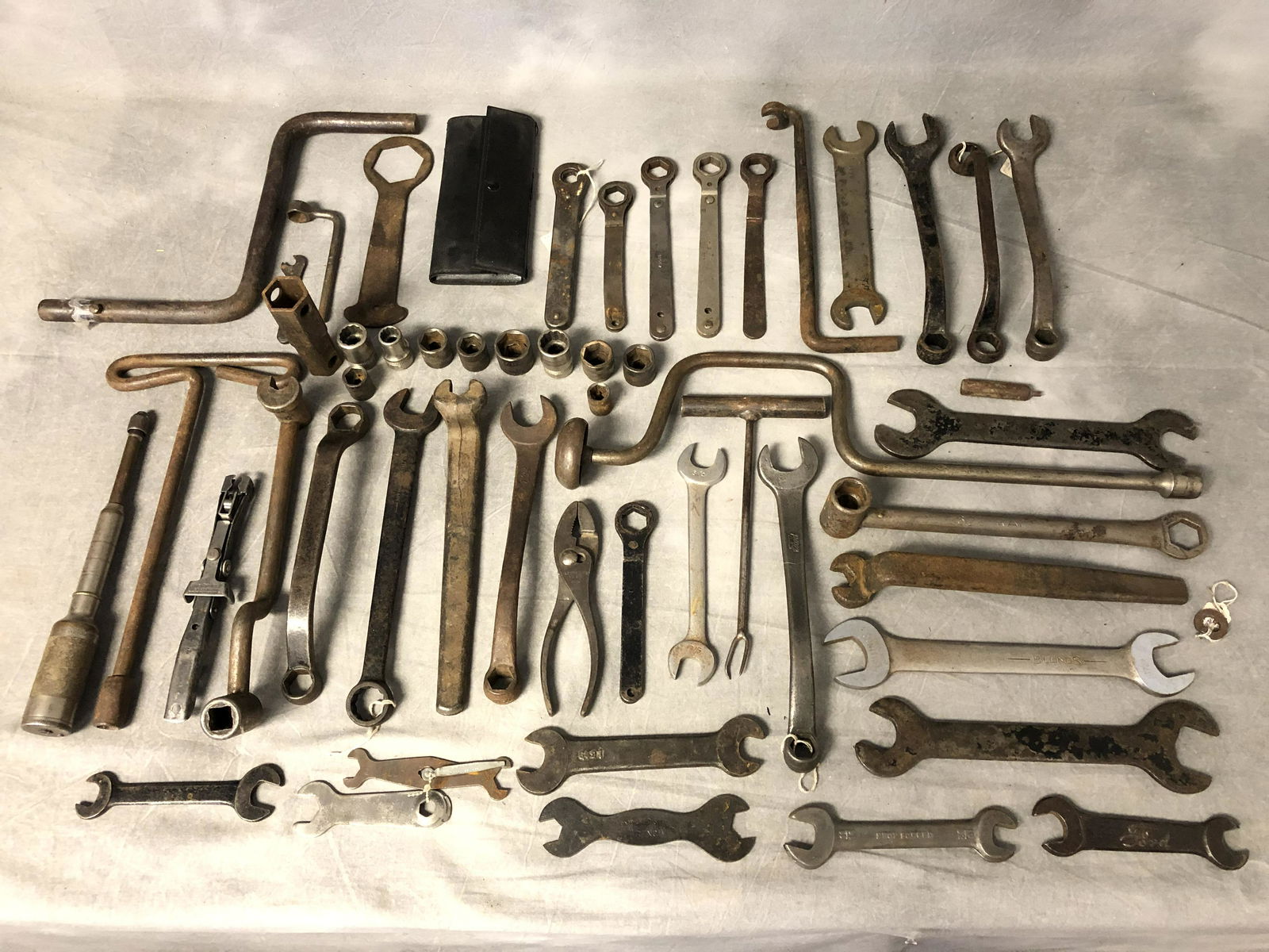 Asst Atq/ Vtg Car HandTools, FORD & More - Hand Crank, (1 of 10)