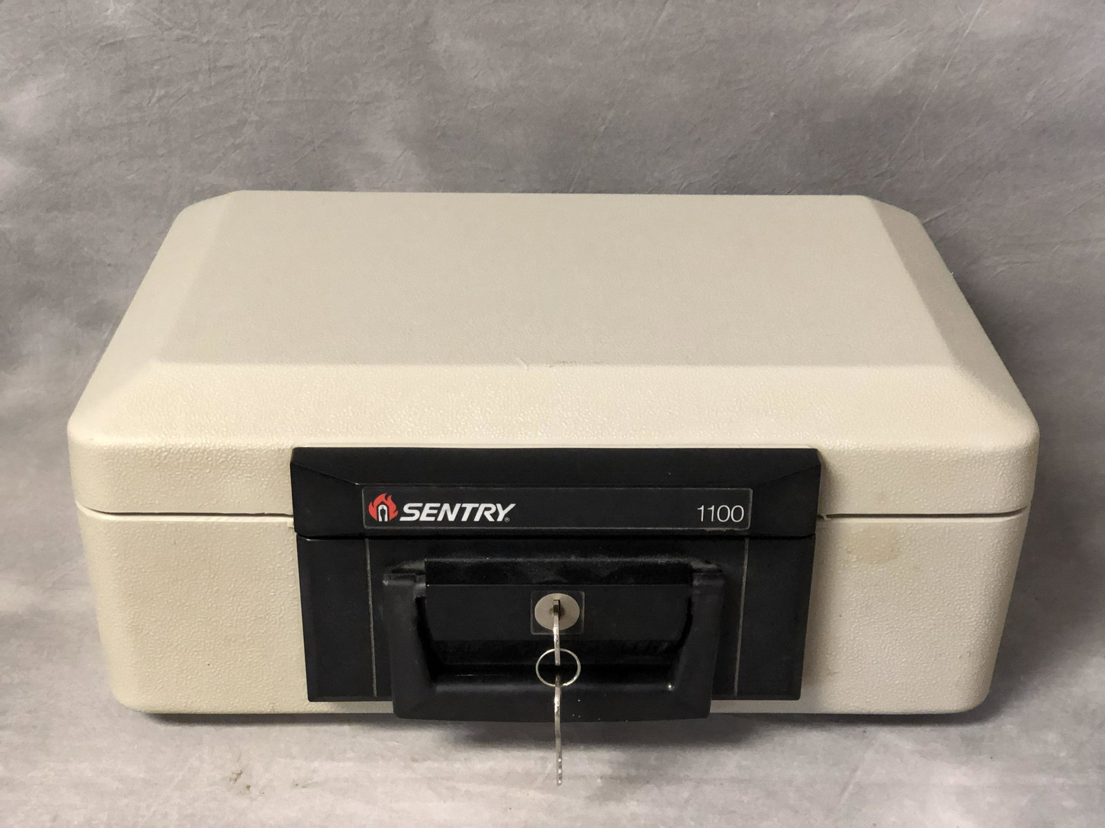 Sentry 1100 Safe w/ Key (1 of 2)