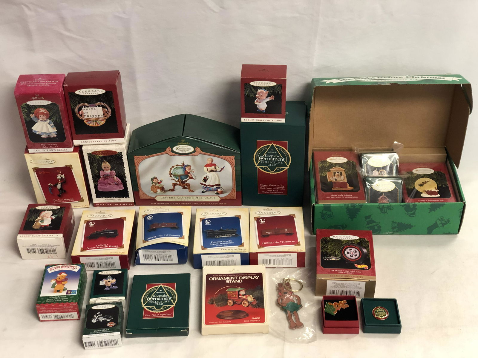 (21)Asst Hallmark Christmas Ornaments - In Boxes -: (21)Asst Hallmark Christmas Ornaments - In Boxes - Looney Tunes, Lionel Trains, Night Before Christmas & More