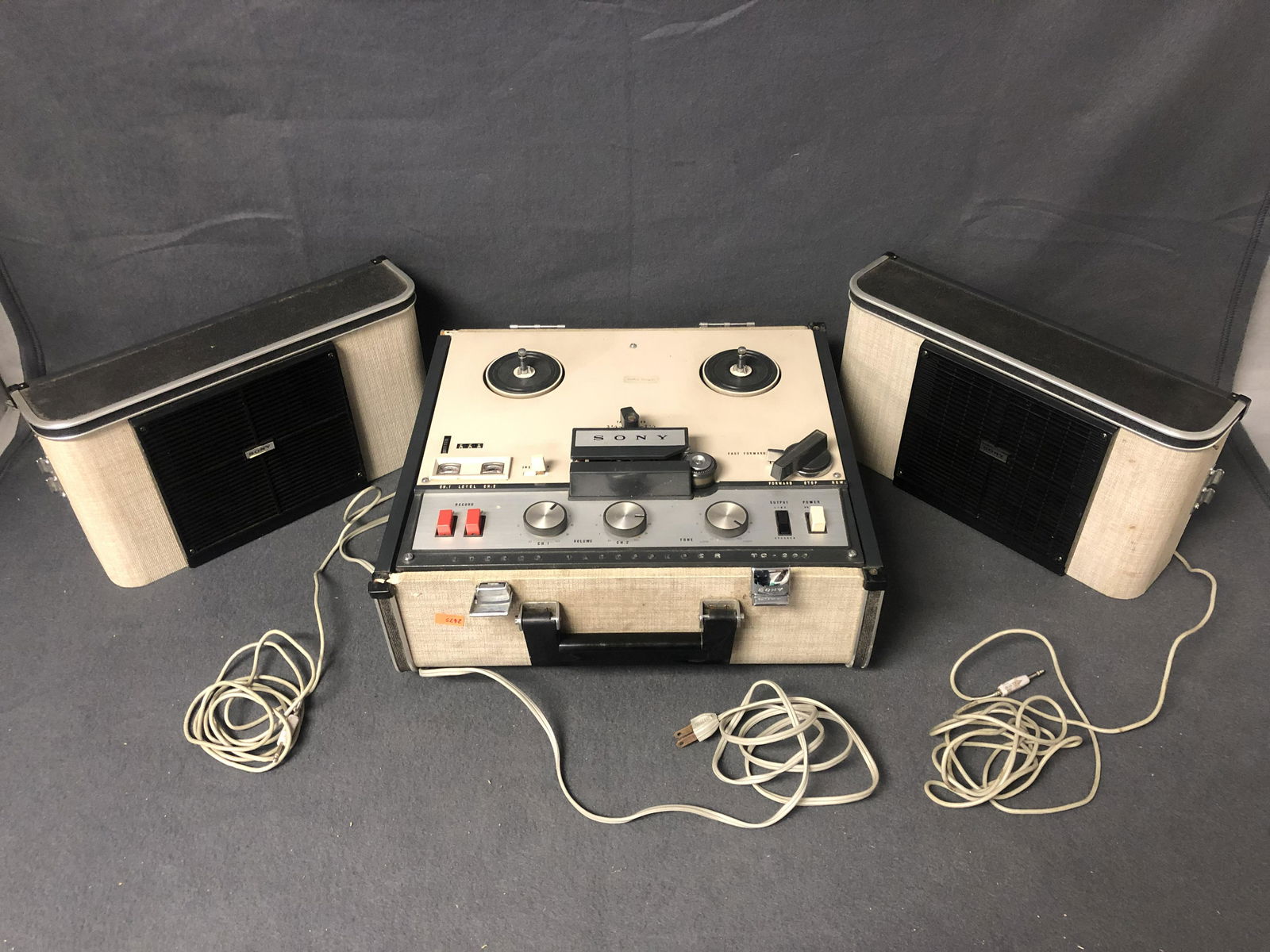 Sony Recorder TC-200 Reel to Reel - Powers Up (1 of 8)