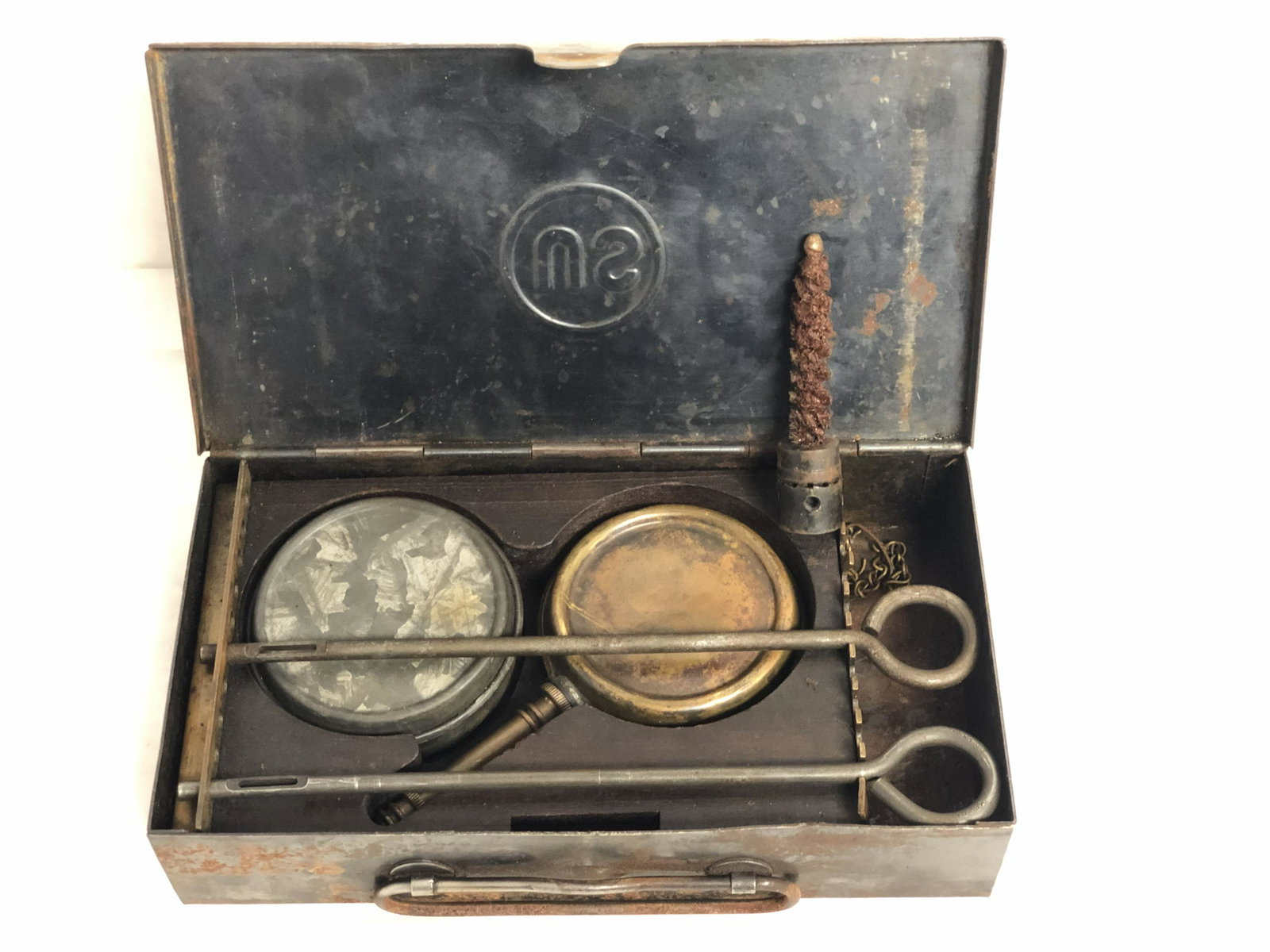WWI U.S. Gun Cleaning Kit - Metal Container Marked US: WWI U.S. Gun Cleaning Kit - Metal Container Marked US
