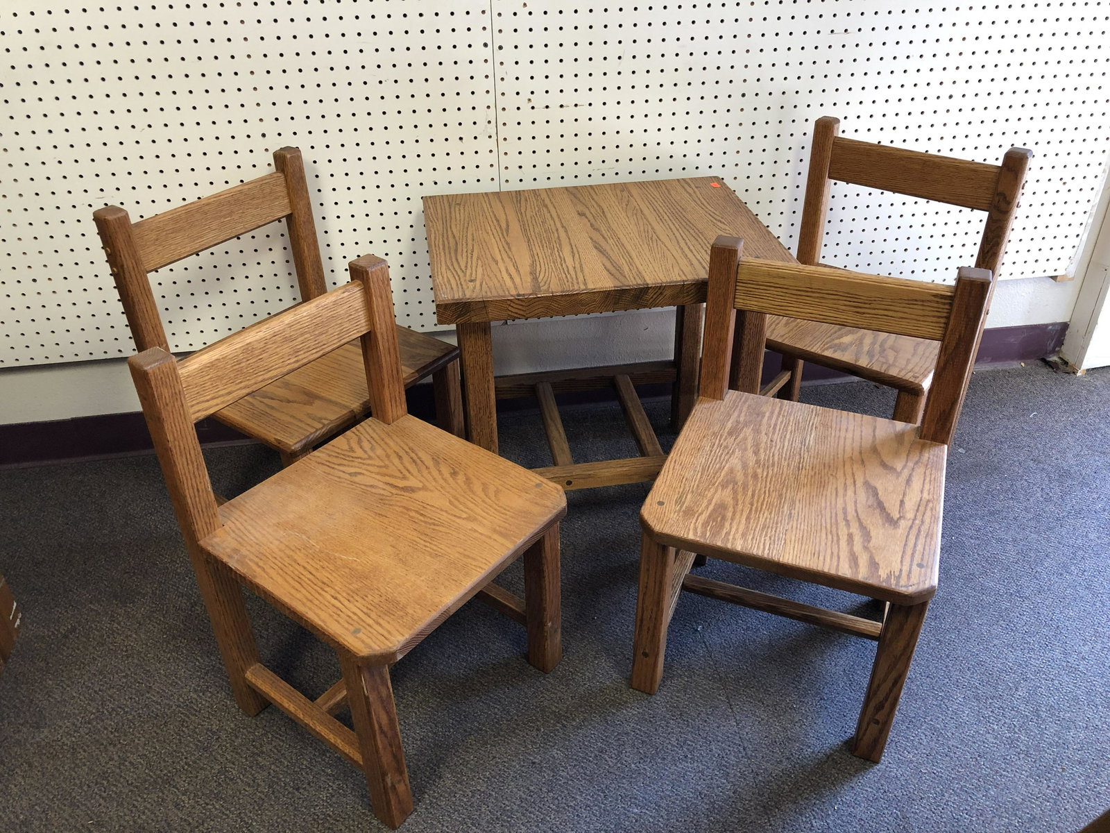 Tiger Oak Childs Table w/ (4)Chairs - Table 21.5'' x (1 of 5)