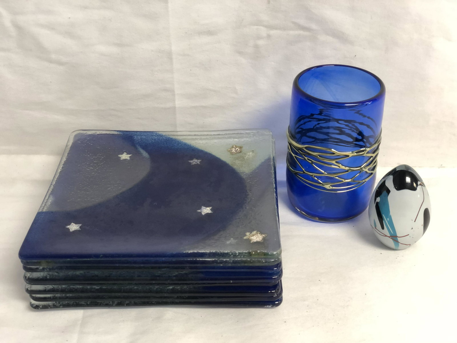 Art Glass - Plates, Peet Robison Cup & Egg - 'Robison': Art Glass - Plates, Peet Robison Cup & Egg - 'Robison' Signed Vase/Cup, Plates w/ Stars 7'' x 7'' , Art Glass Egg