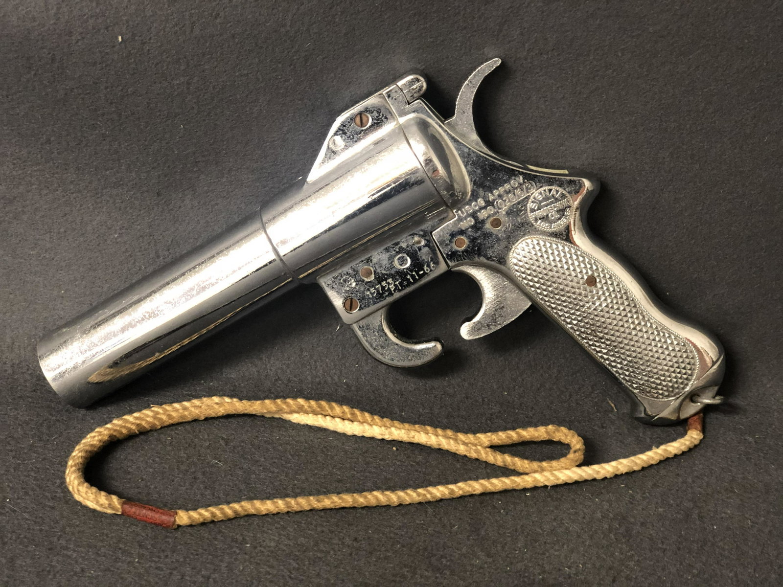 USCG Signal Flare Gun No.160 - Pyrotechnic Co. PT 11-66: USCG Signal Flare Gun No.160 - Pyrotechnic Co. PT 11-66 15753