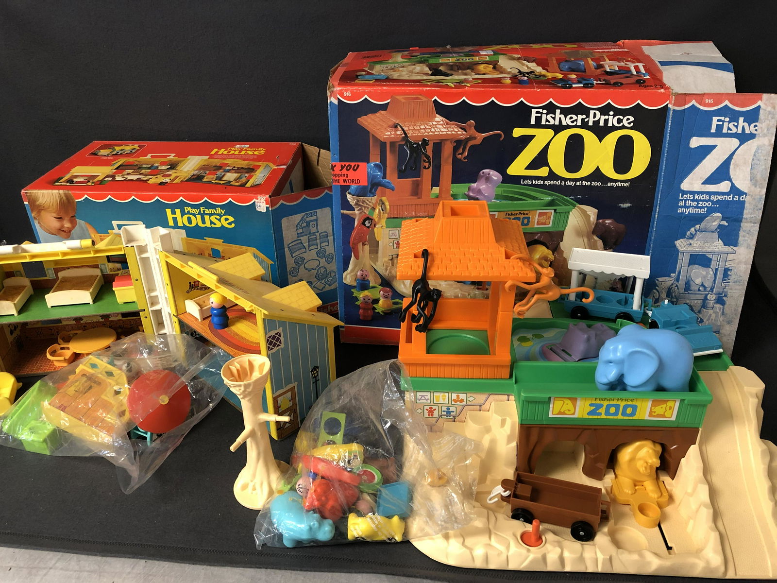Vtg Fisher Price Zoo & Family House - 1970s w/ Original (1 of 7)