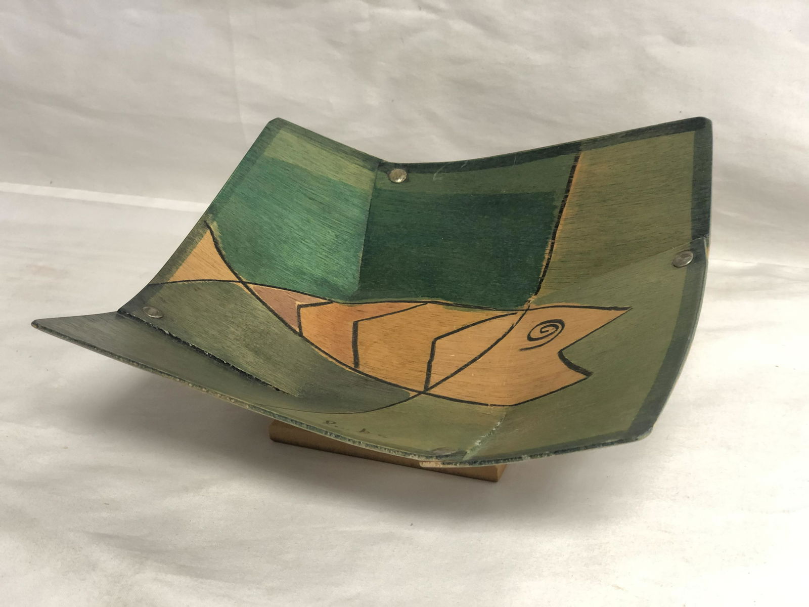 Signed Reut Shamar Vtg Wood Bowl - Kakadu Wooden: Signed Reut Shamar Vtg Wood Bowl - Kakadu Wooden Painted Bowl w/ Fish Design , 9'' x 9'' x 3''