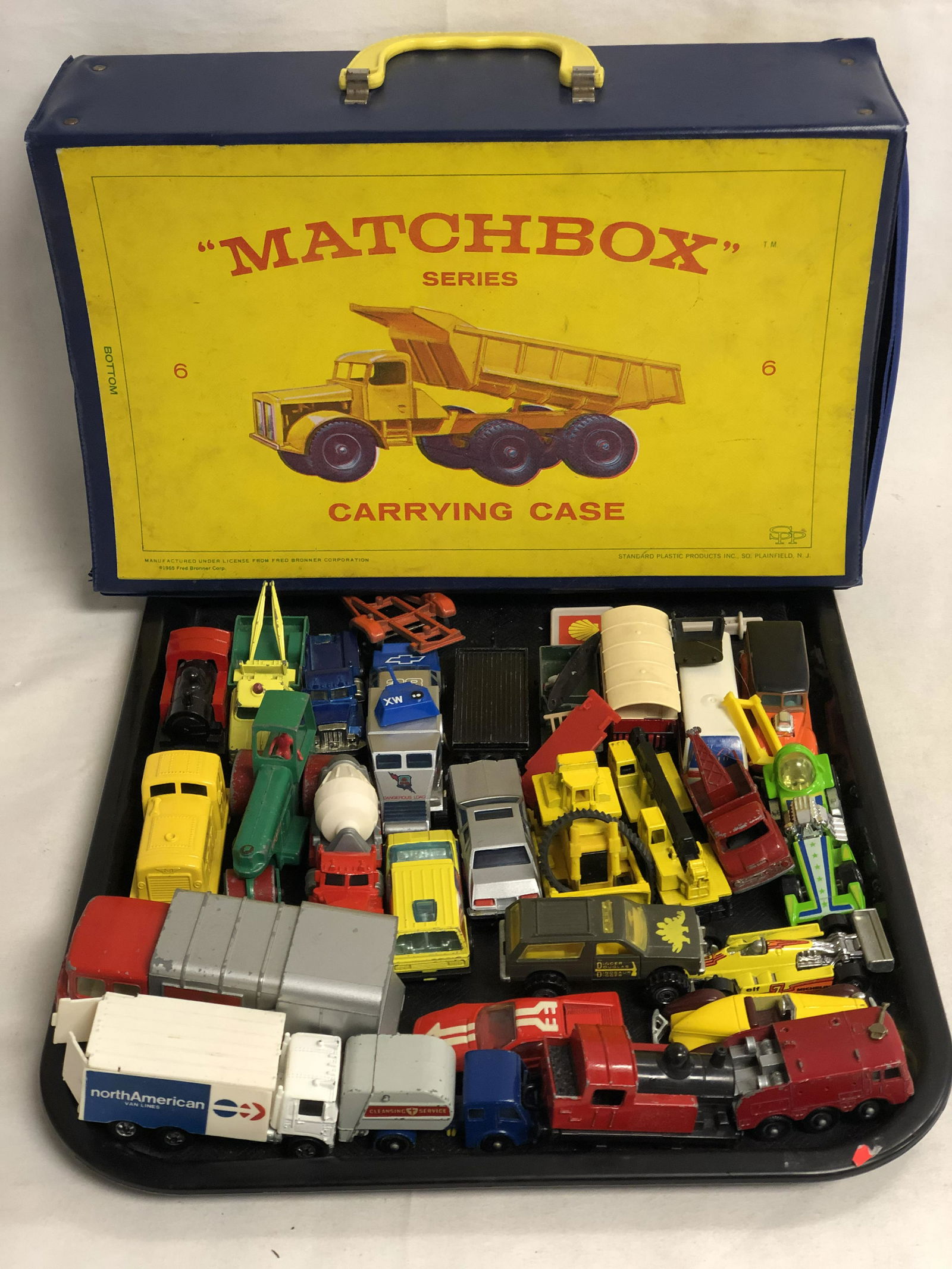 (26)Matchbox & HotWheel Diecast Cars, Case - 1965 (1 of 7)