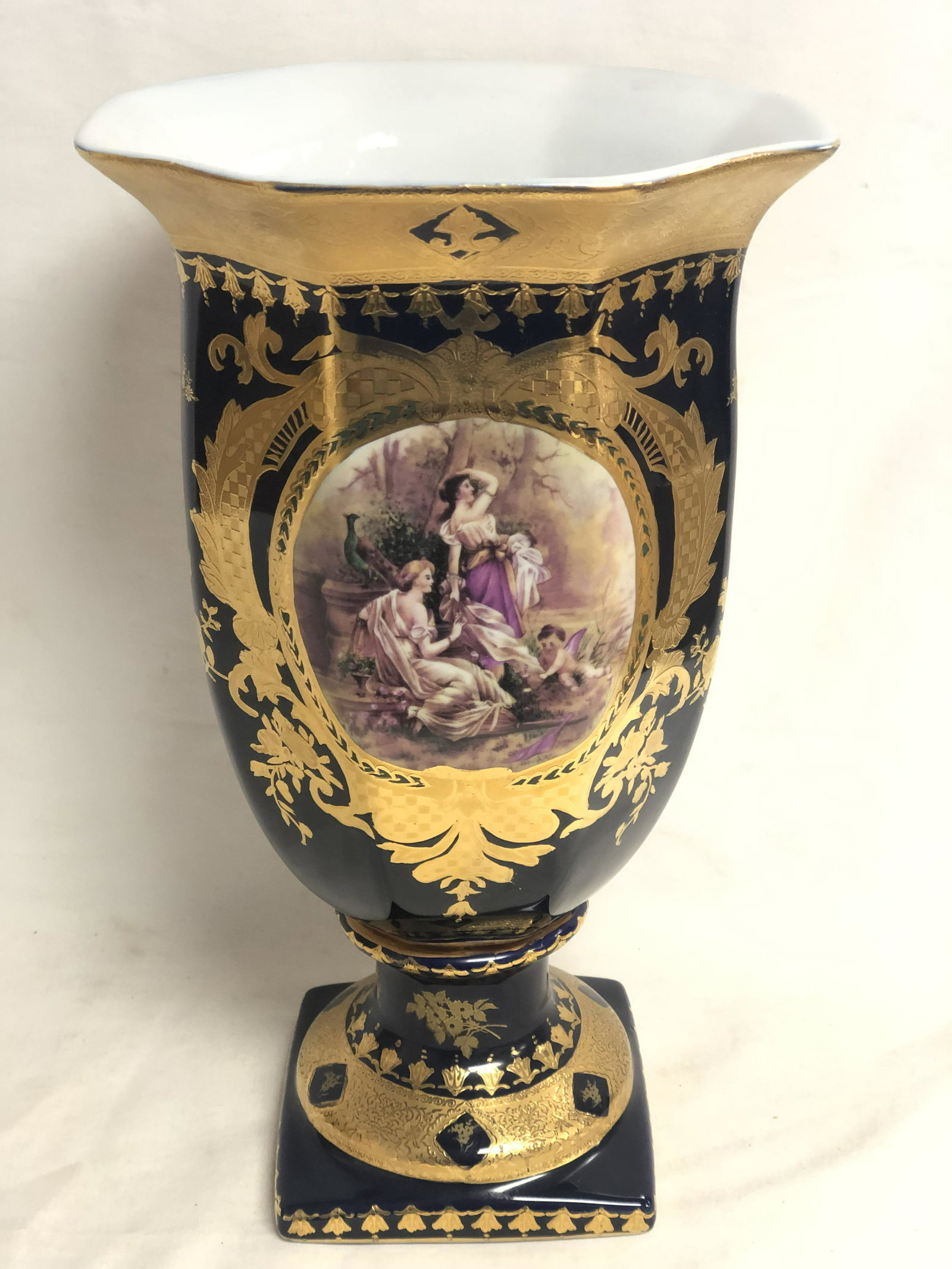 Ackerman & Fritz Volkstedt Porcelain Vase - (1908-1959) Beehive Hall 9'' x 16'' - Great Condition - (1 of 5)