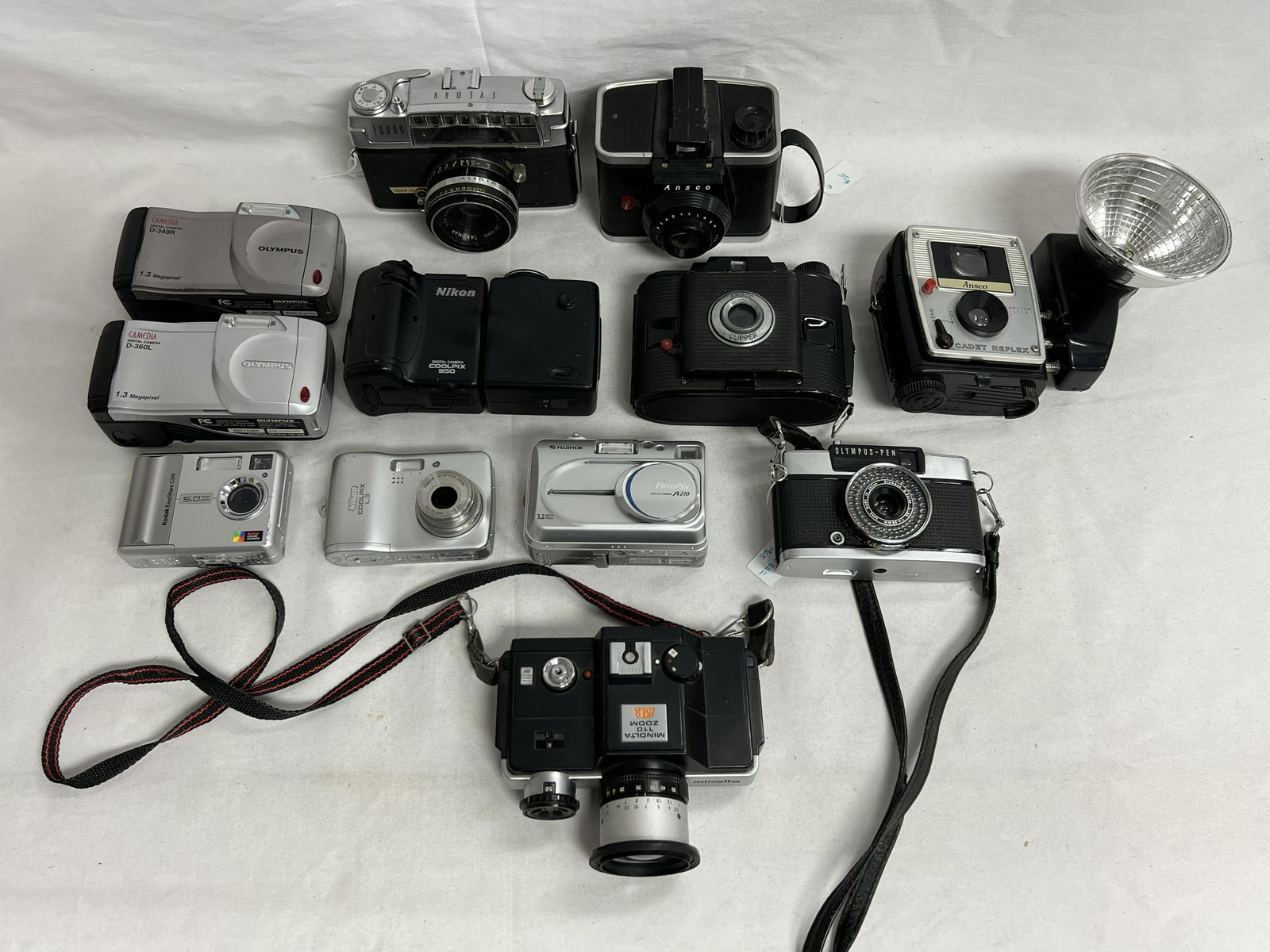 (12)Vtg Cameras, Minolta 110 Zoom, Nikon,More - Nikon CoolPix 950 + L3, Minolta 110 Zoom, Olympus (1 of 10)