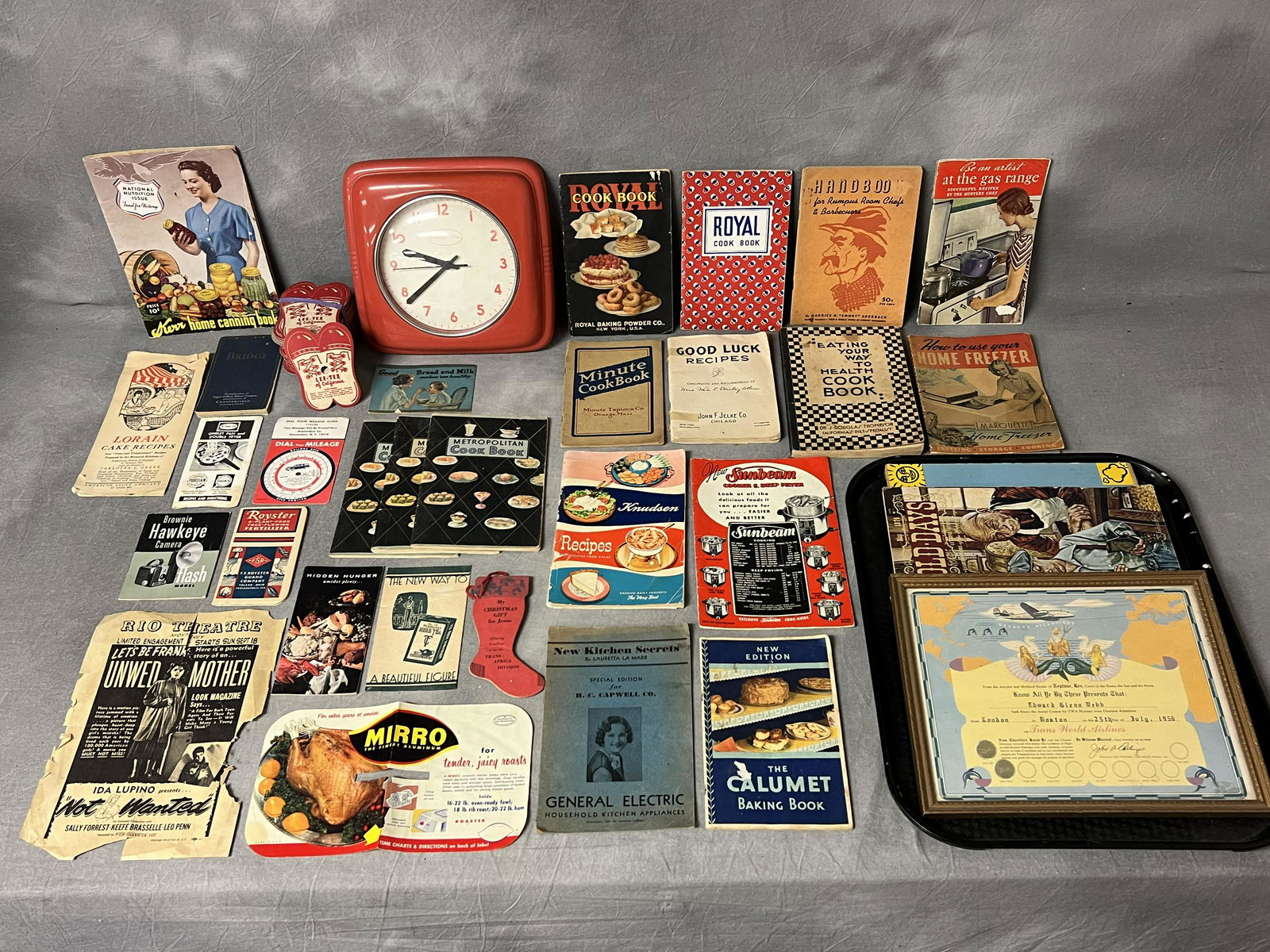 Vtg Kitchen Time Clock,Cookbook + Music - Betty Clocker Red Clock, More (1 of 6)