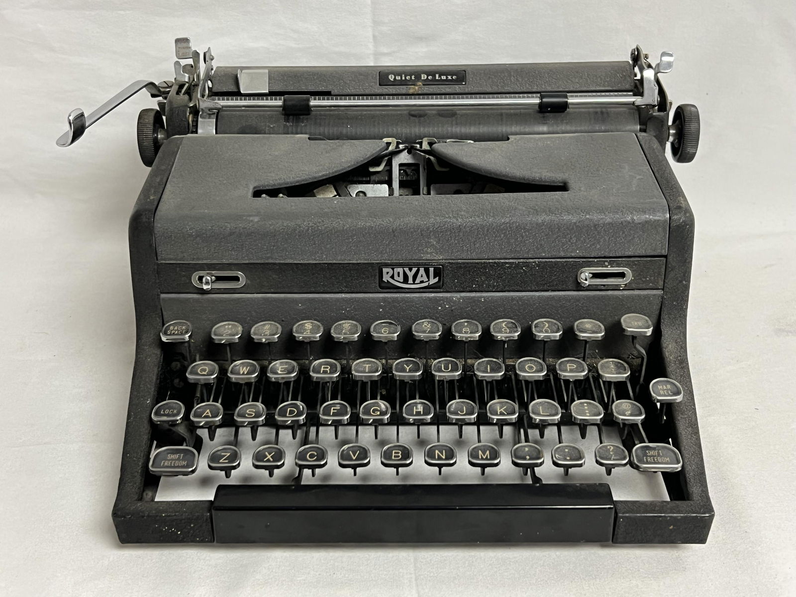 Royal Quiet Deluxe Typewriter (1 of 4)
