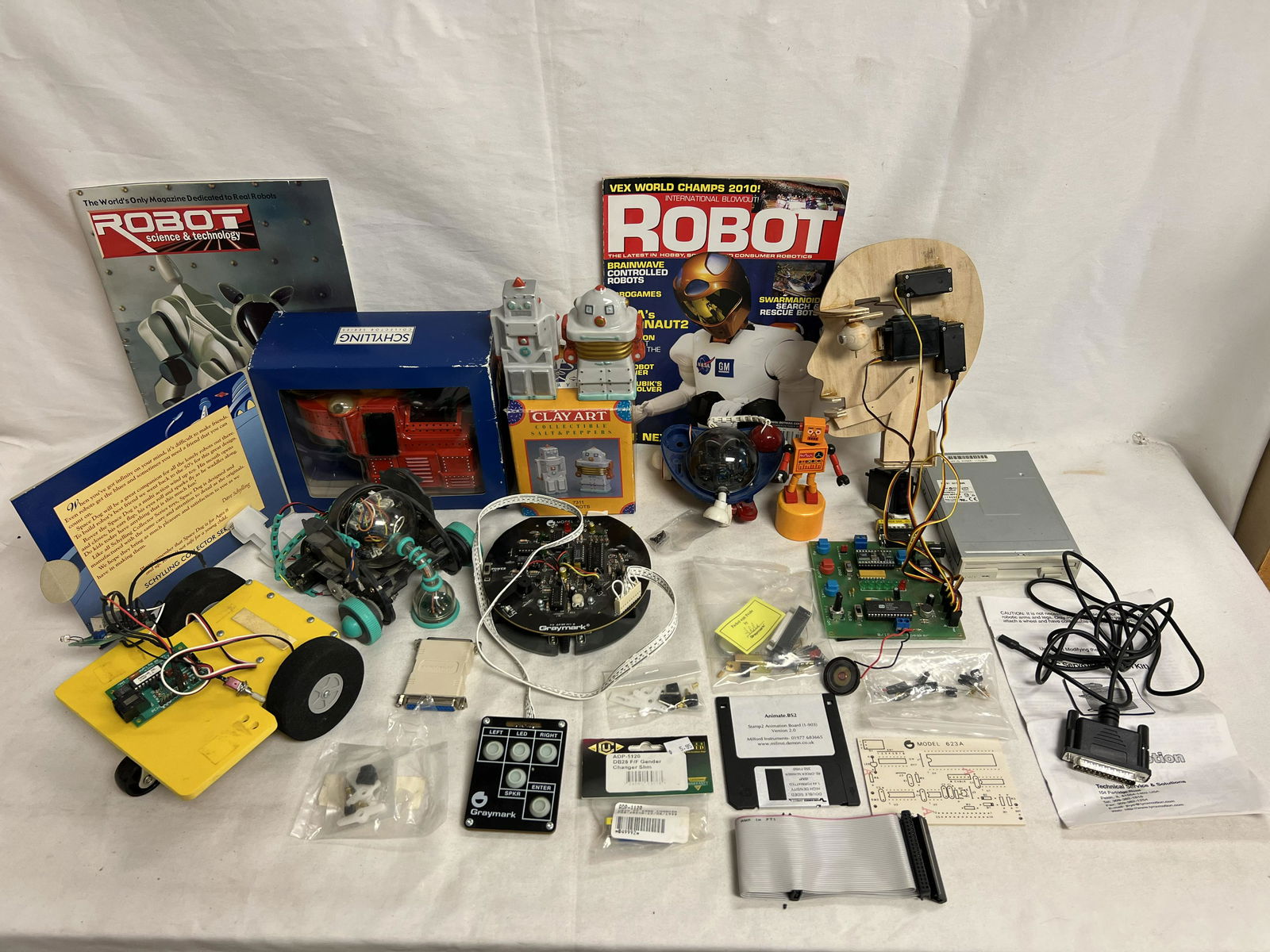 Asst Robots, Electronics, Graymark & More - Robot Salt + Peppers & Finger Puppet, Asst Electronics (1 of 8)