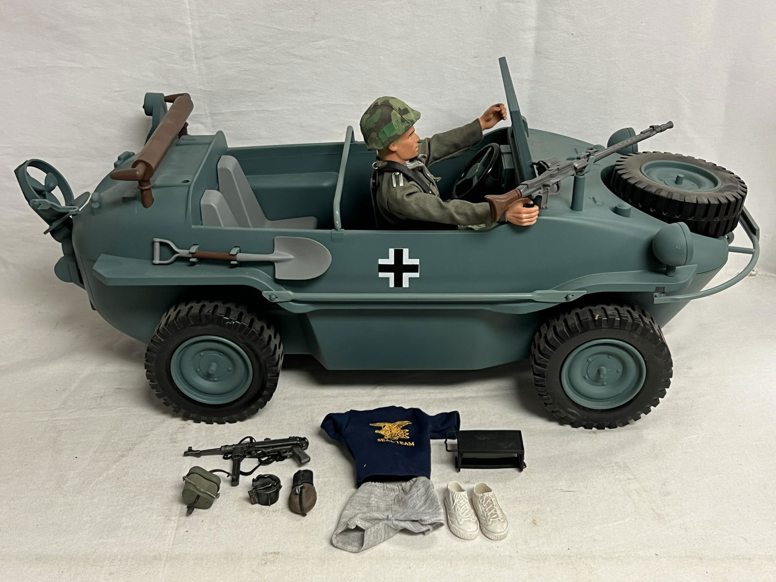 21stCentury Toys Schwimmwagon WWII, Action Figure - 1999 German WWII Schwimmwagon 1:6 Scale + Action: 21stCentury Toys Schwimmwagon WWII, Action Figure - 1999 German WWII Schwimmwagon 1:6 Scale + Action Figure w/ Accessories