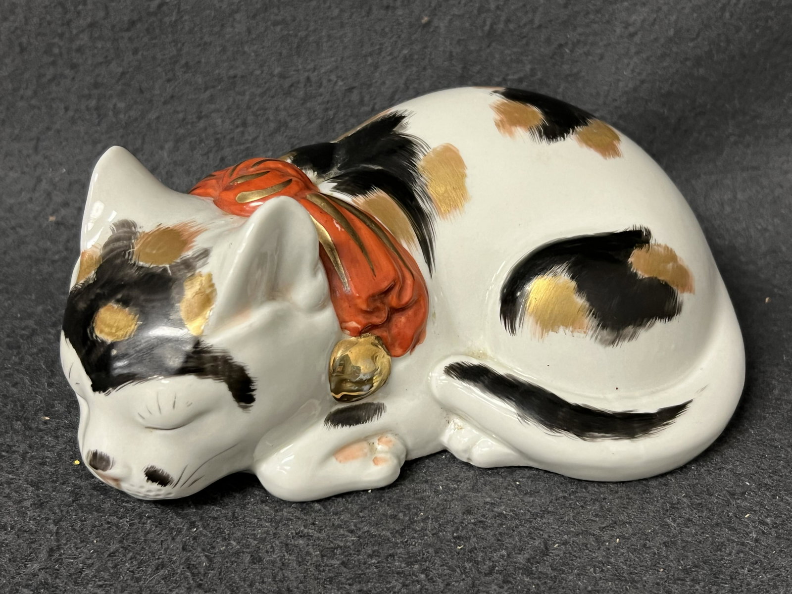 Vtg Kutani Black/Gold Color Cat, 6.5'' x 4'' x 3'': Vtg Kutani Black/Gold Color Cat, 6.5'' x 4'' x 3''