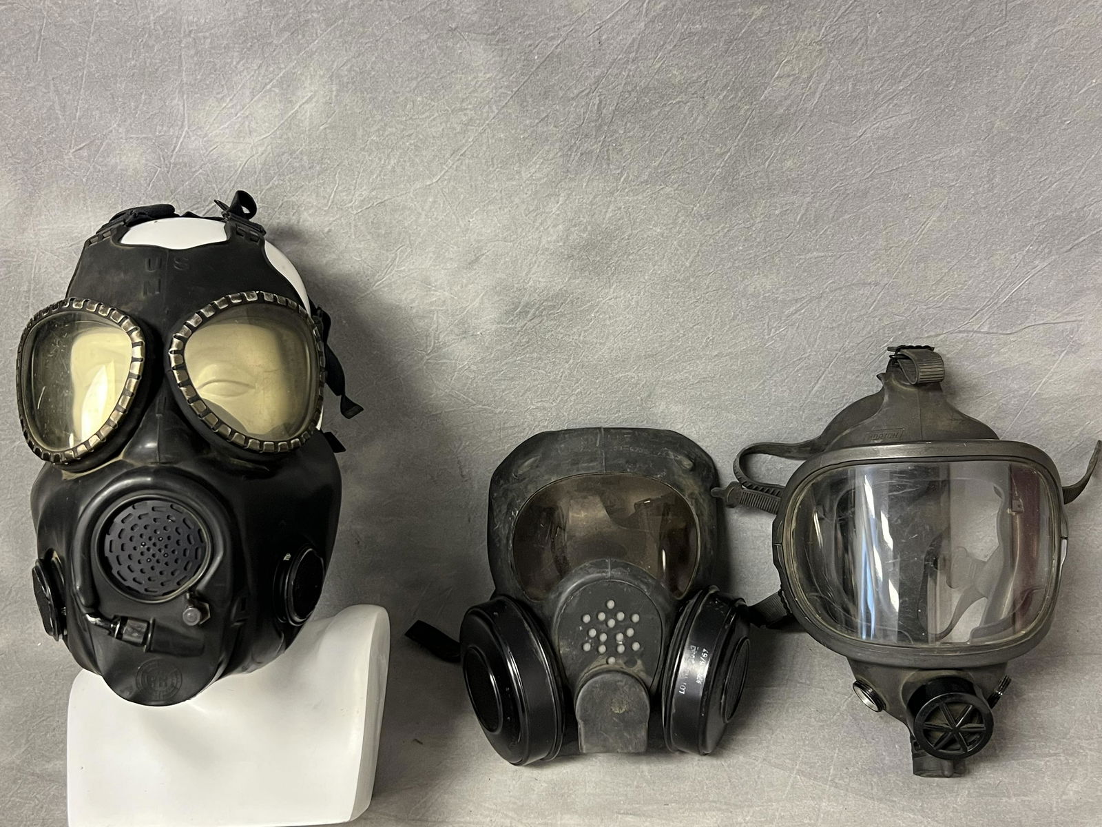 (3)Gas Masks- Military,USN,FireFighter - 1967 US Navy ND Mark V w/ Filters, US M17 Military 1970 (1 of 19)