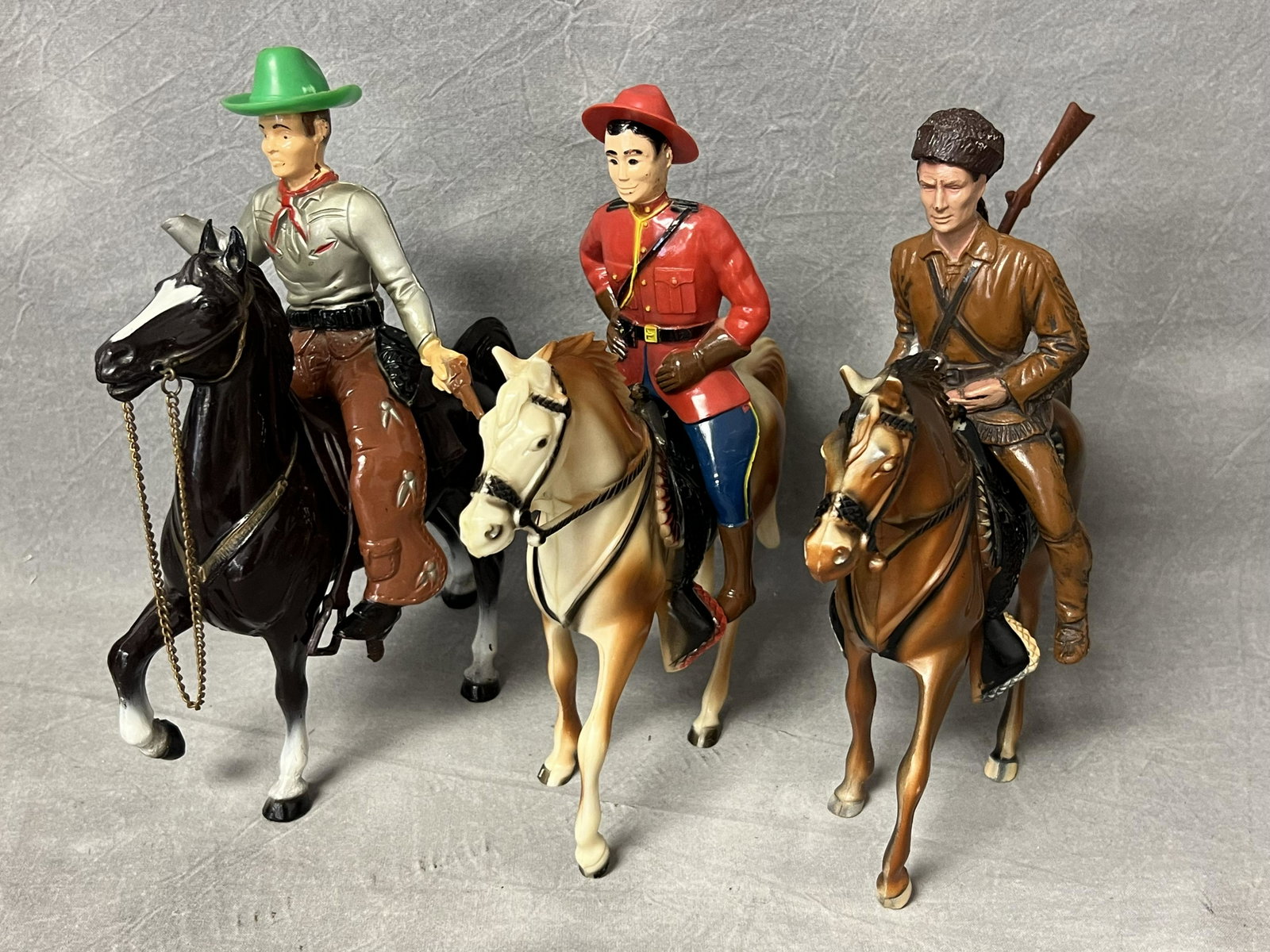 (3)1950s/60s Hard Plastic Figures & Horses- Davey Crockett, Sgt O'Rourk & Cowboy - (1)Saddle,: (3)1950s/60s Hard Plastic Figures & Horses- Davey Crockett, Sgt O'Rourk & Cowboy - (1)Saddle, (3)Horses, (1)Gun