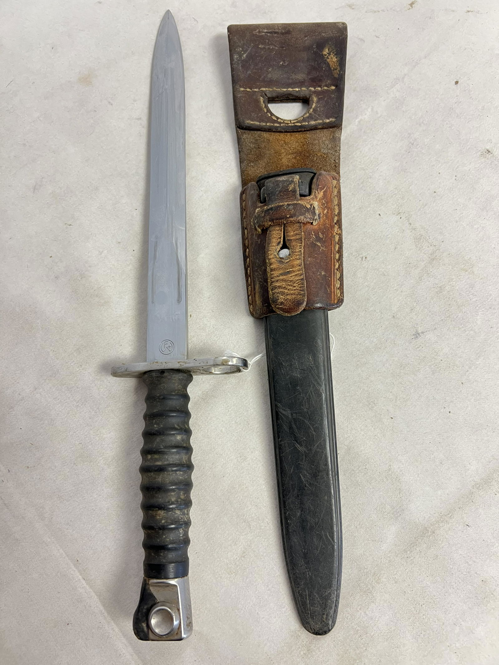 M1957 Swiss F&W Wenger Bayonet w/ Scabbard - Scabbard + Leather M.Darbelly Fully Frog, Blade Marked: M1957 Swiss F&W Wenger Bayonet w/ Scabbard - Scabbard + Leather M.Darbelly Fully Frog, Blade Marked & #d 389116, 9.5'' Blade Length, 14.5'' Overall