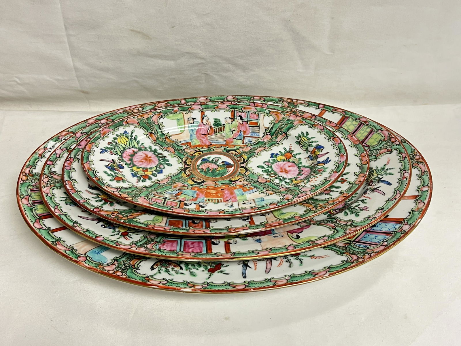(4)Chinese Rose Medallion Platters - 16'' x 12'', 14.25'' x 10.25'', 12'' x 8.5'' + 10.25'' x 7.25'' (1 of 6)