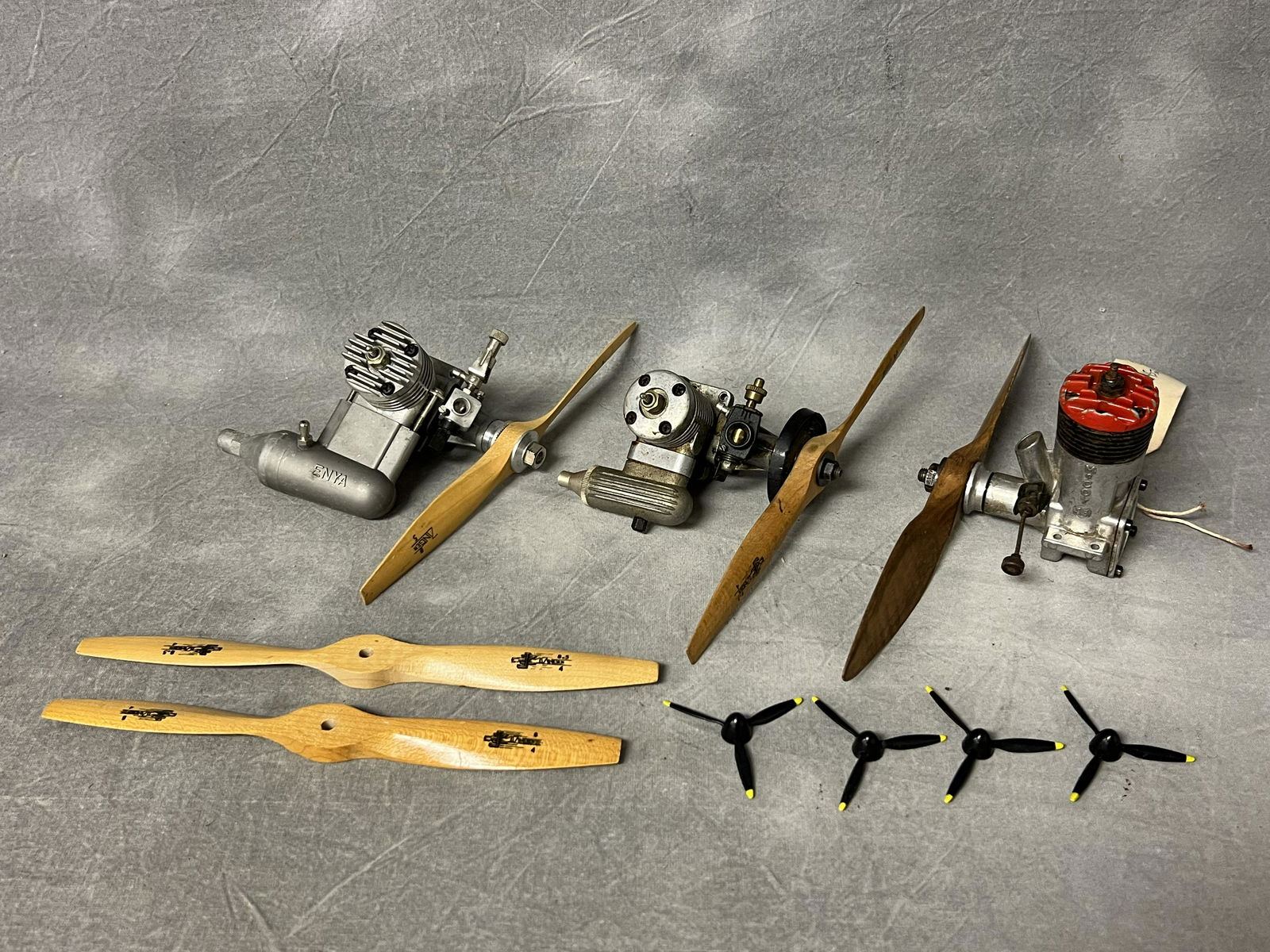 Vtg Airplane Engines + Zinger Propellers - Glow Engine H B 15 w/ Zinger 8.5, McCoy 35 Red Head w Air (1 of 14)