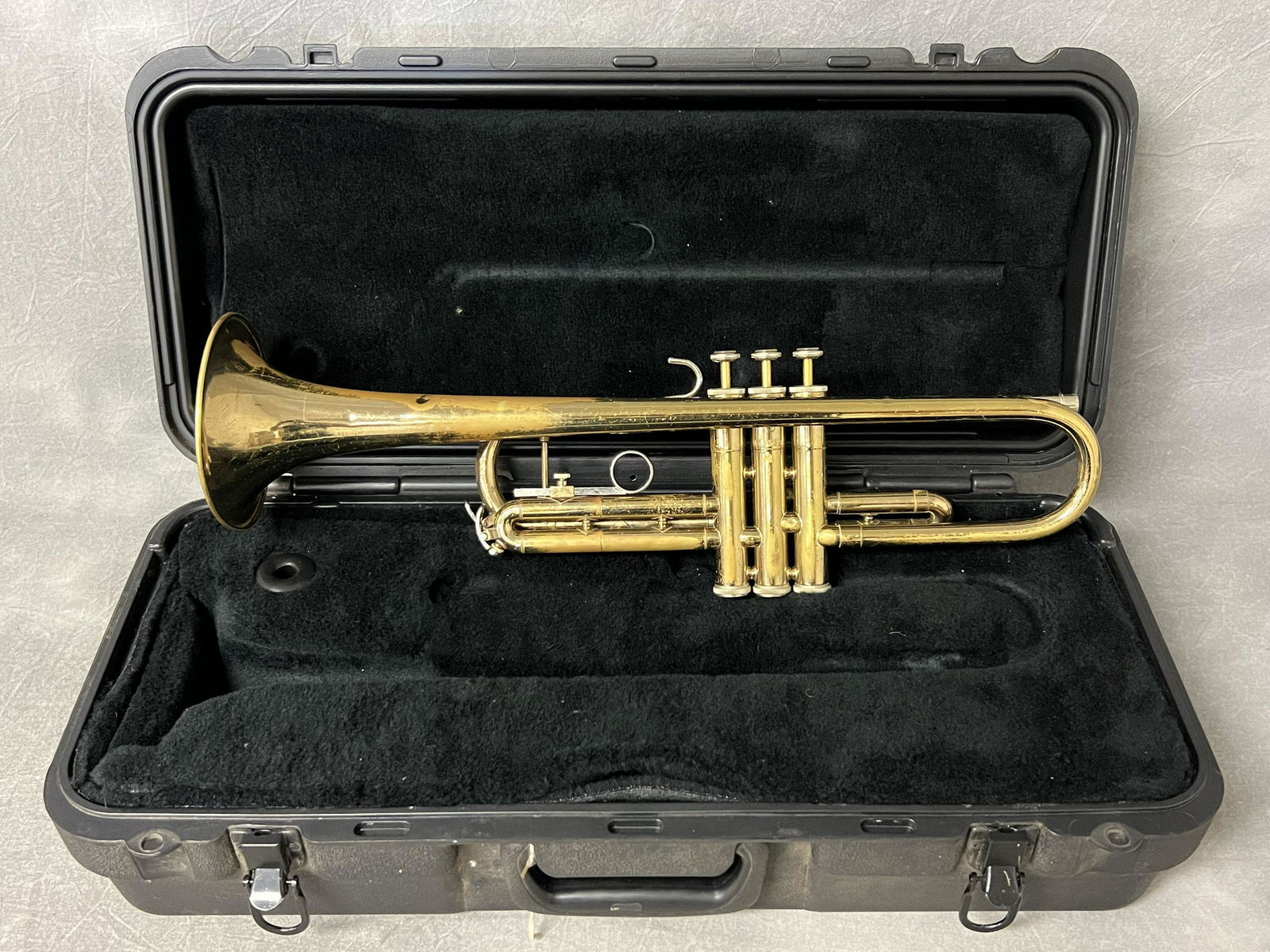 Bach TR300 Student Trumpet,Strap & Case - Bach/ Selmar Case (USED, Inspect) (1 of 7)