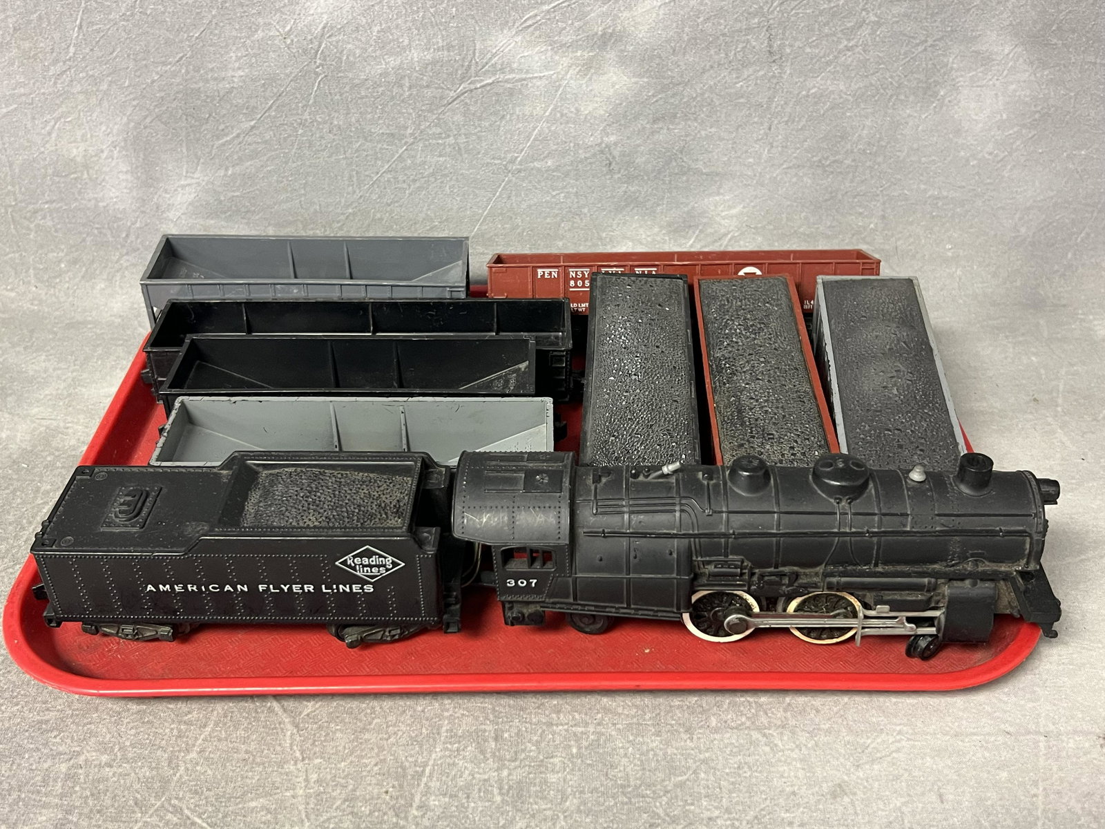 Vtg American Flyer 307 Engine & Cars (1 of 5)