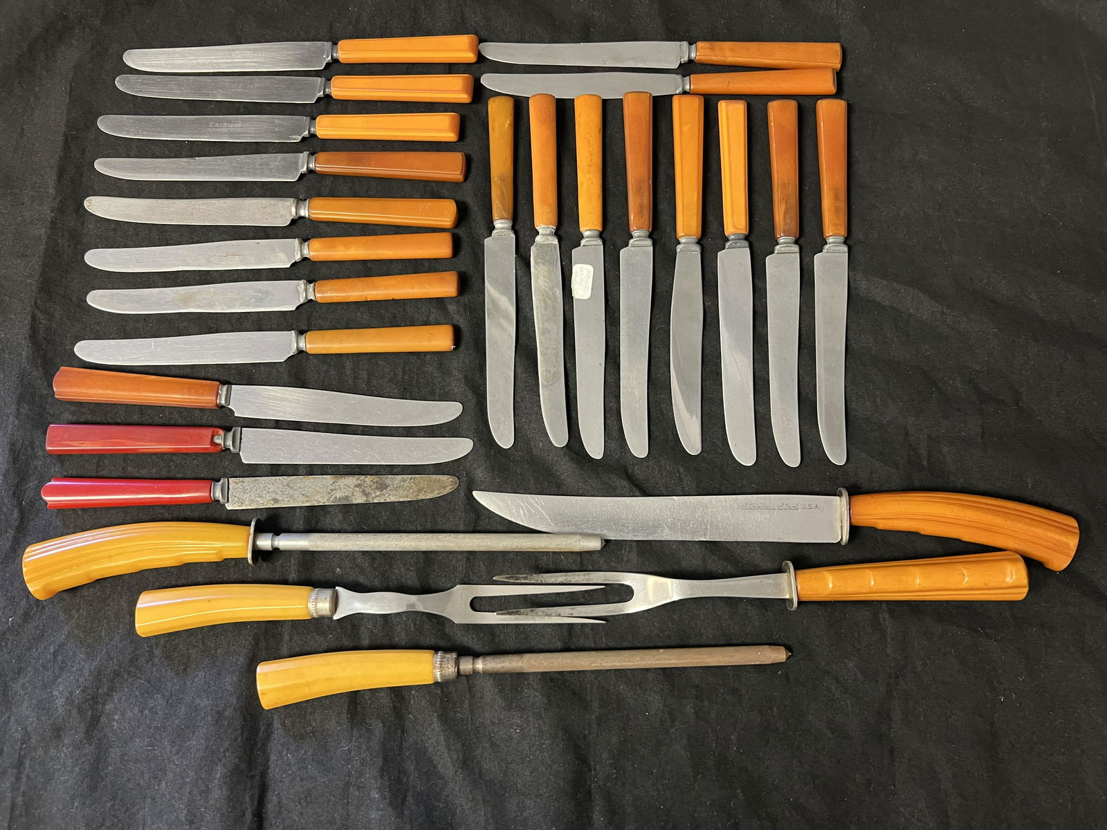 (26)Vintage Bakelite Handled Knives - Inspect (1)Handle (1 of 3)