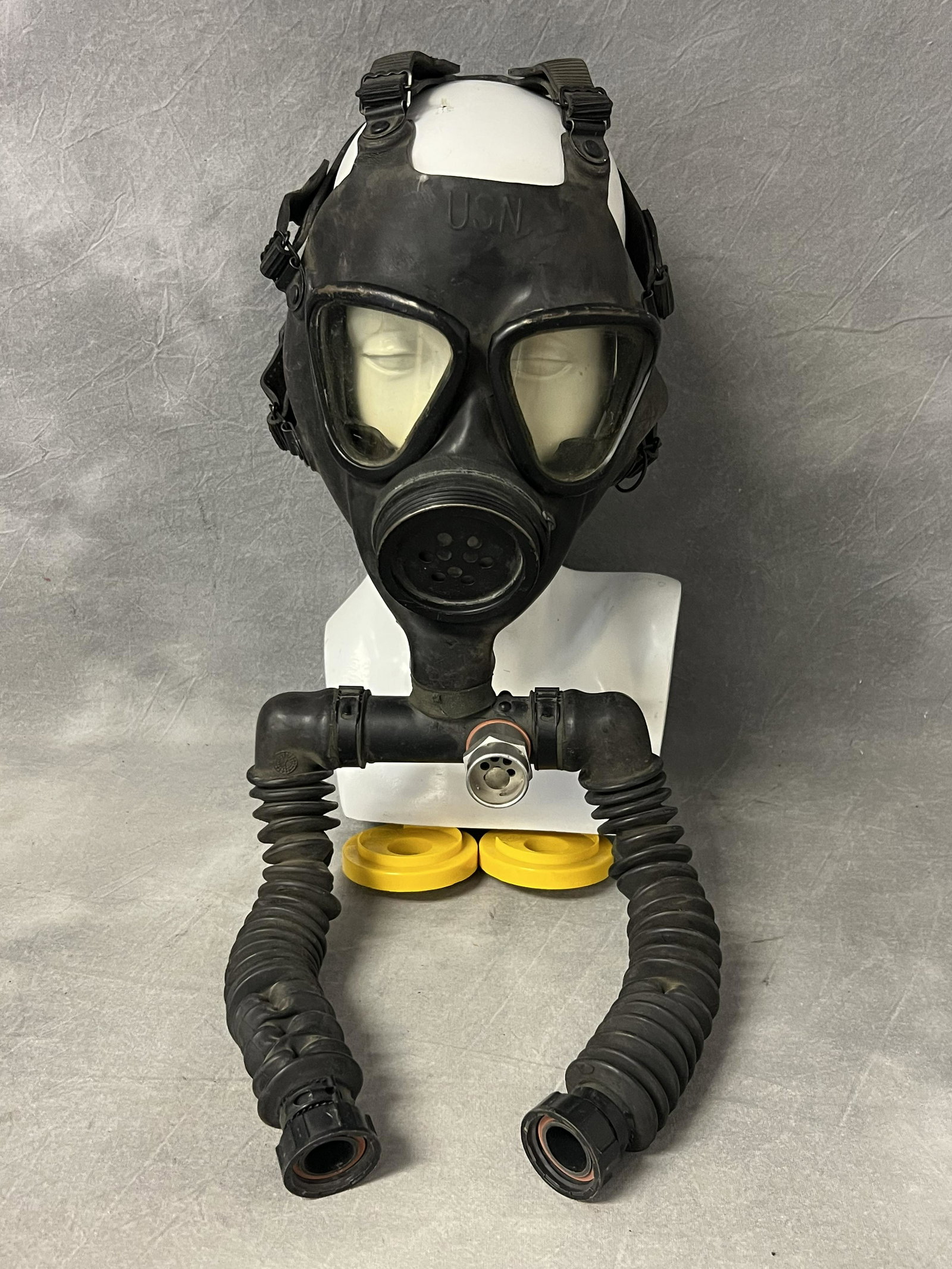 Vietnam Era US Navy Oxygen Rebreather Mask A-3 - Made by Mine Safety Applicanes w/ 'T' Piece &: Vietnam Era US Navy Oxygen Rebreather Mask A-3 - Made by Mine Safety Applicanes w/ 'T' Piece & Regulating Flow Piece
