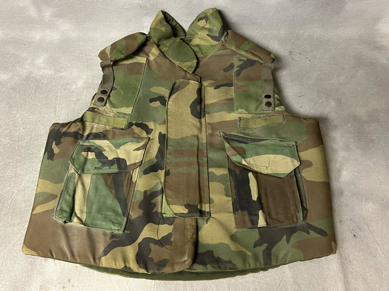 Vtg US Army Fragmentation Body Armor, Sz L: Vtg US Army Fragmentation Body Armor, Sz L