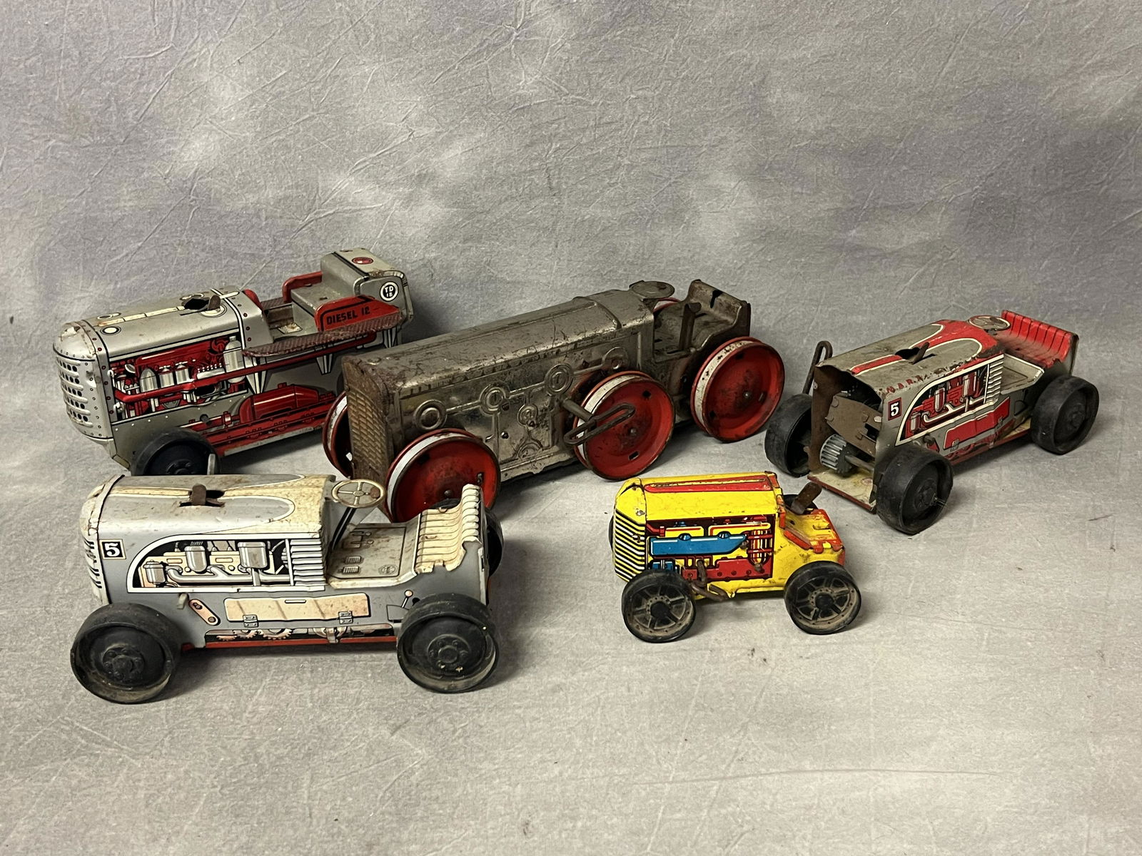Vtg MARX Wind-Up Tin Tractors w/ Keys - Diesel 12 TD 18, 6 Wheel #1334539 Tractor, #5 Tractors (1 of 15)